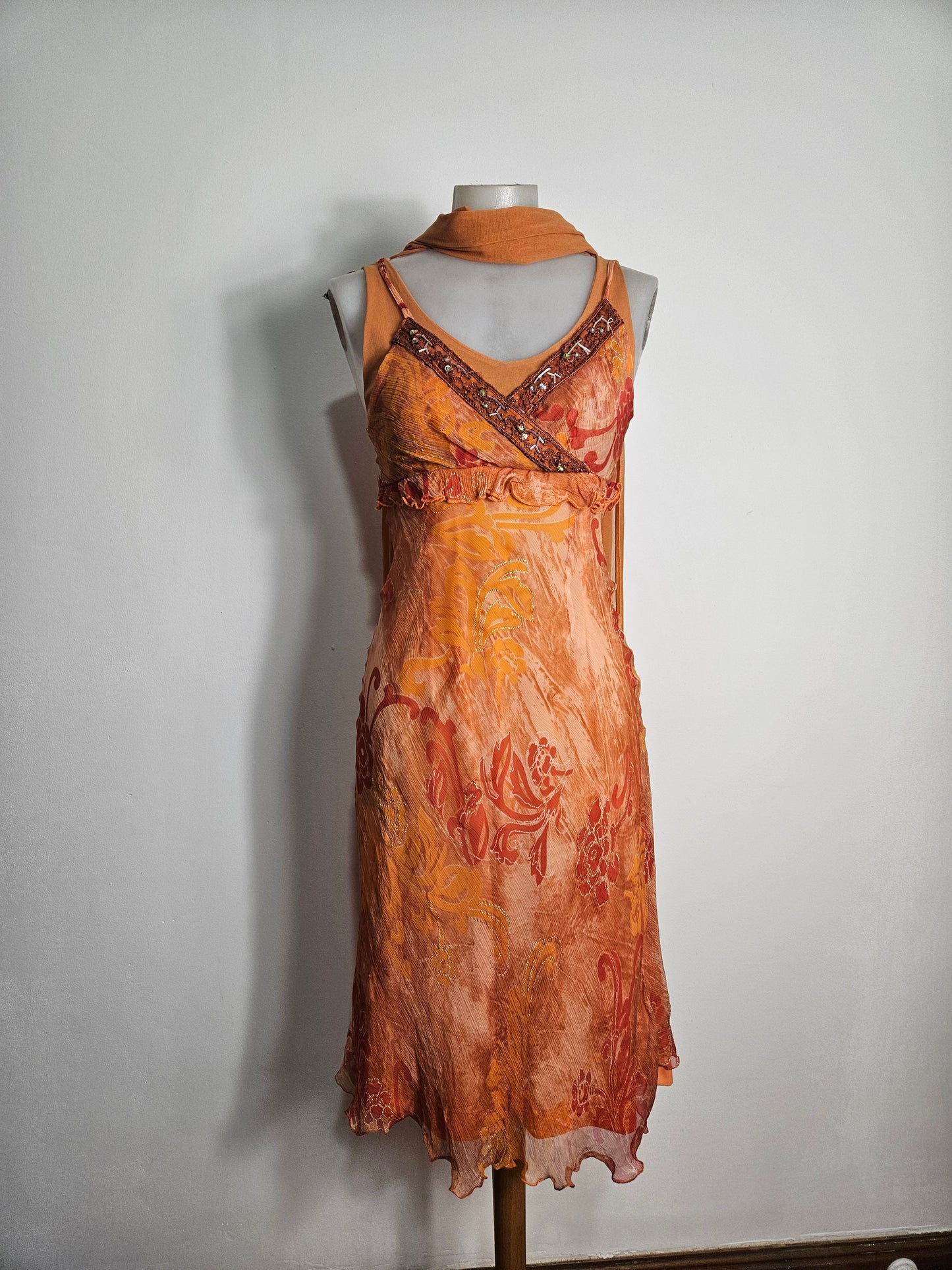 Robe en soie fleurie tons oranges