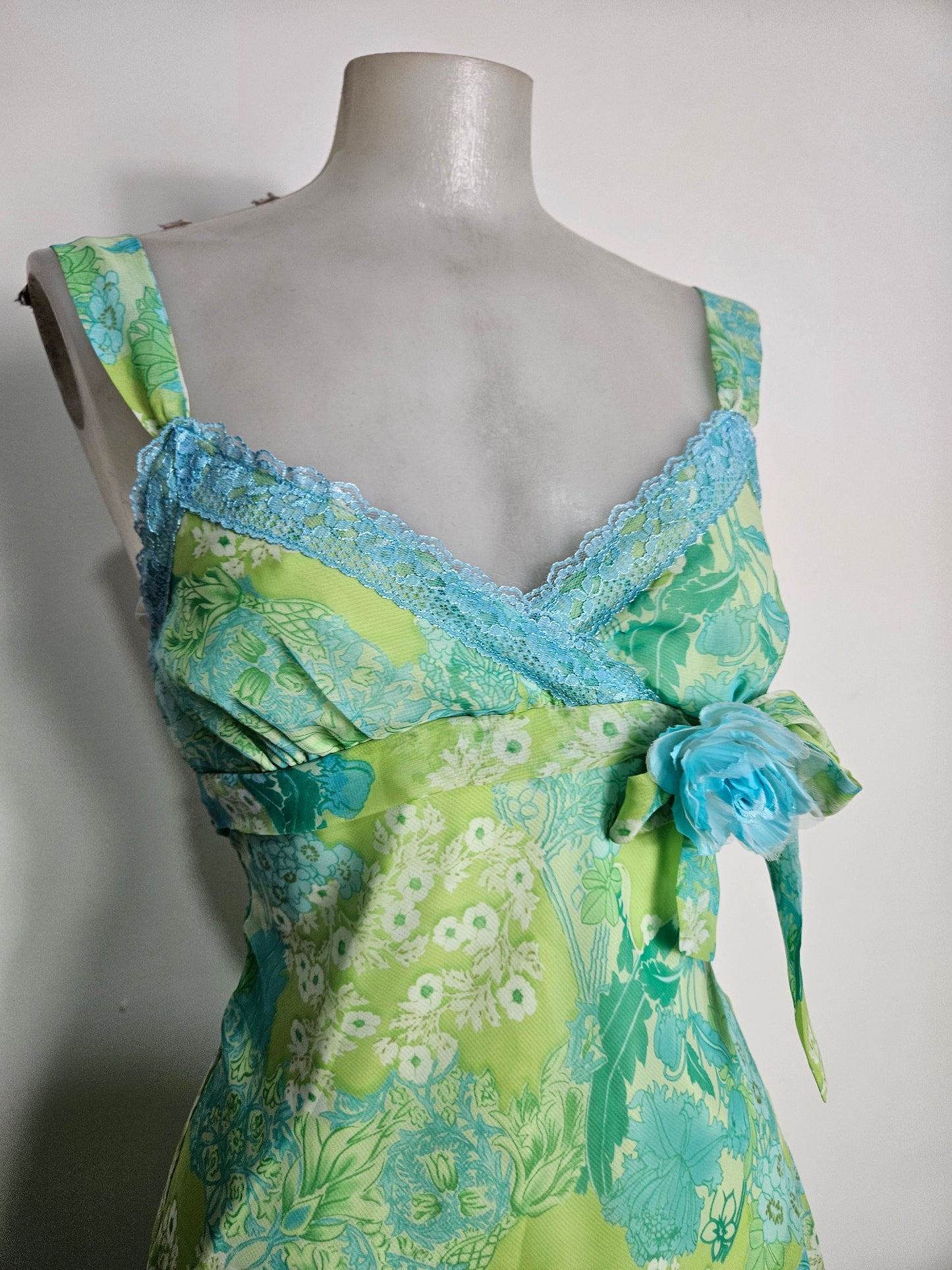 Robe en voile fleuri bleu et vert