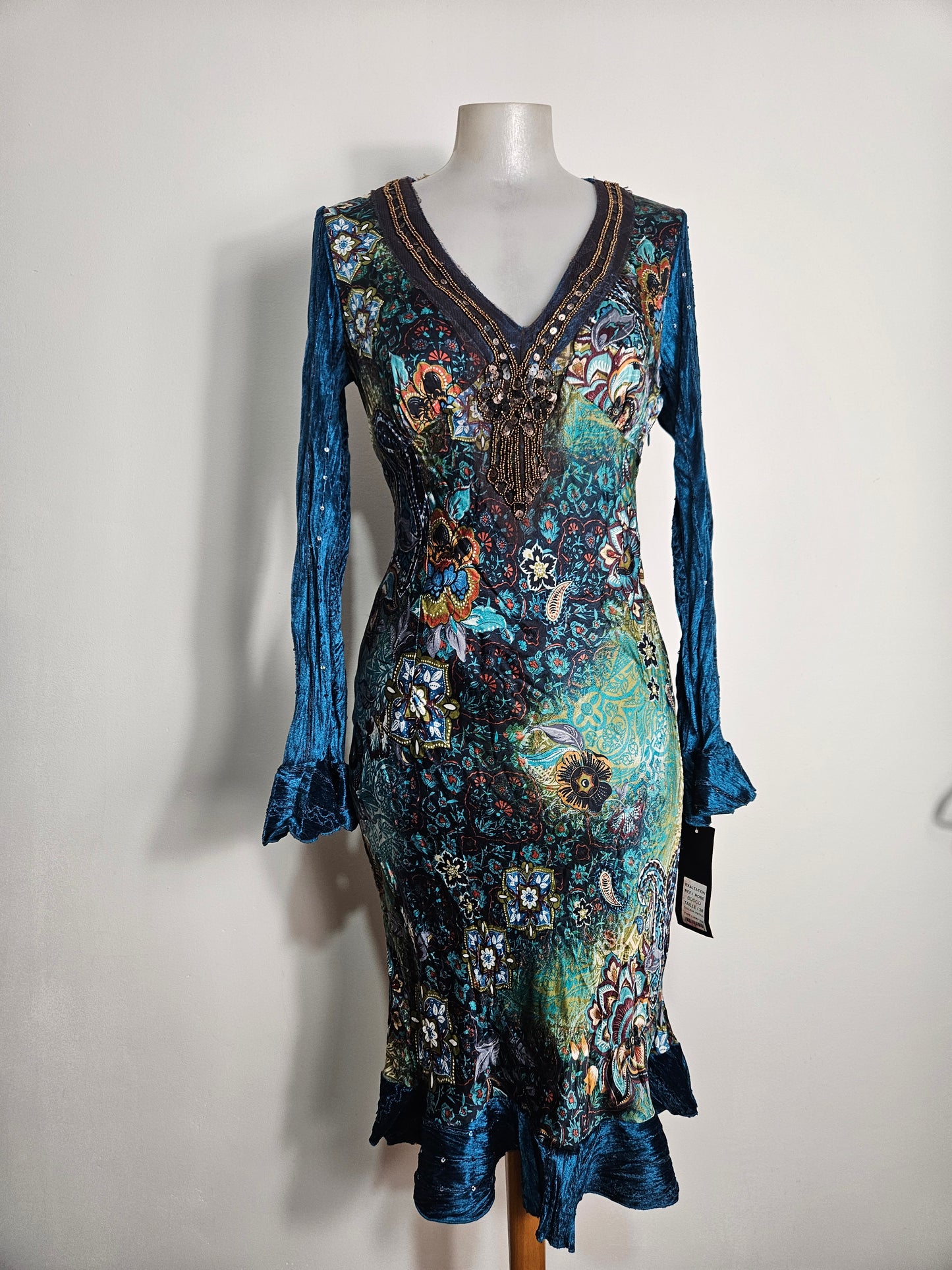 Robe brodée tons bleus