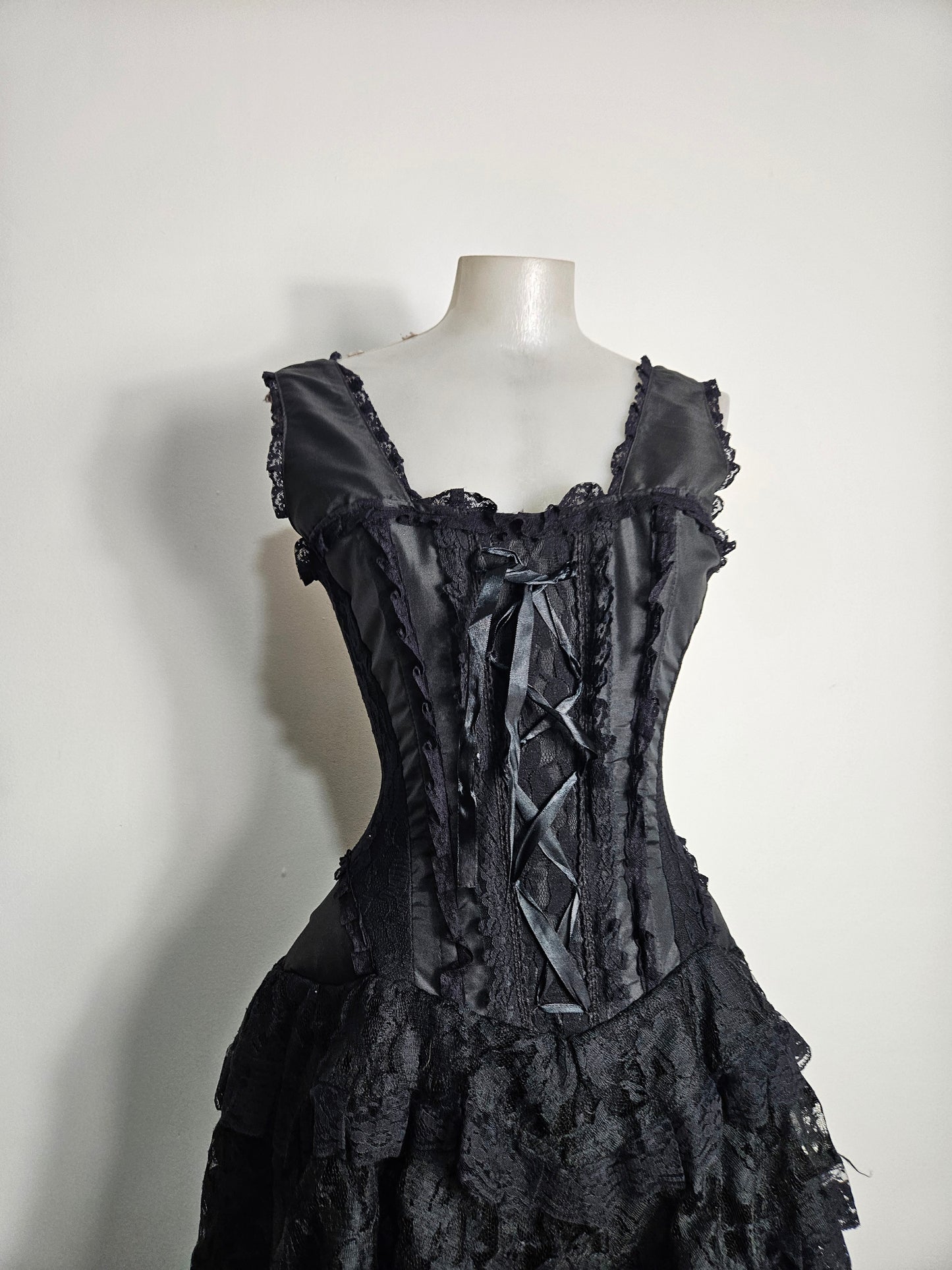 Vestido asimétrico negro Burleska