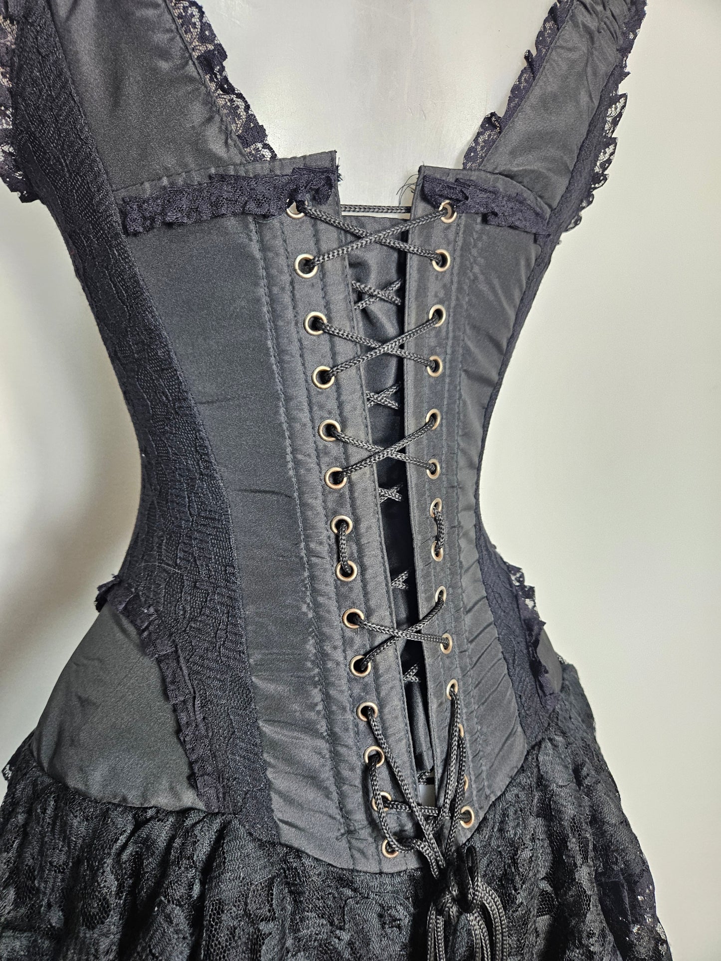 Vestido asimétrico negro Burleska