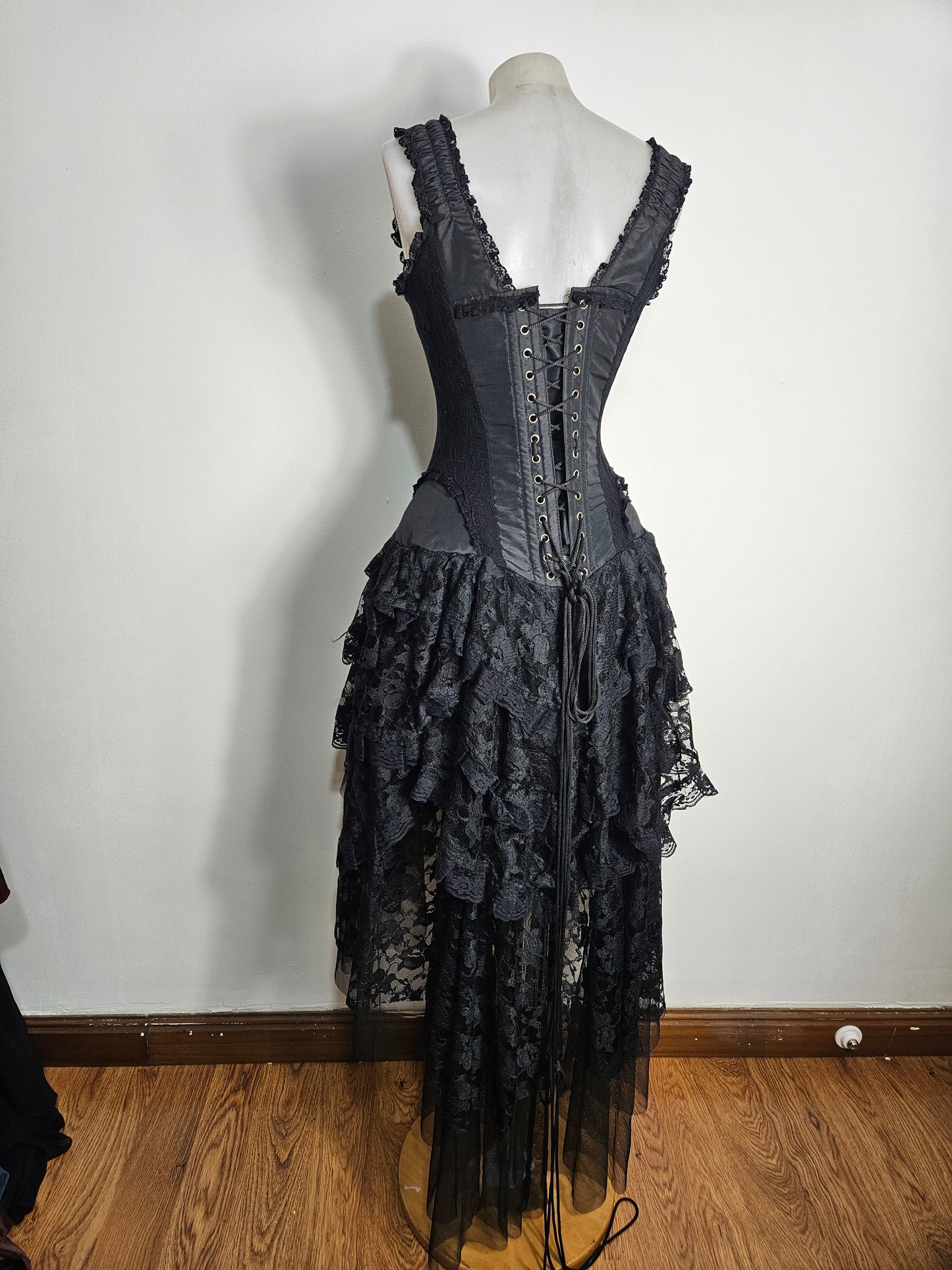 Vestido asimétrico negro Burleska