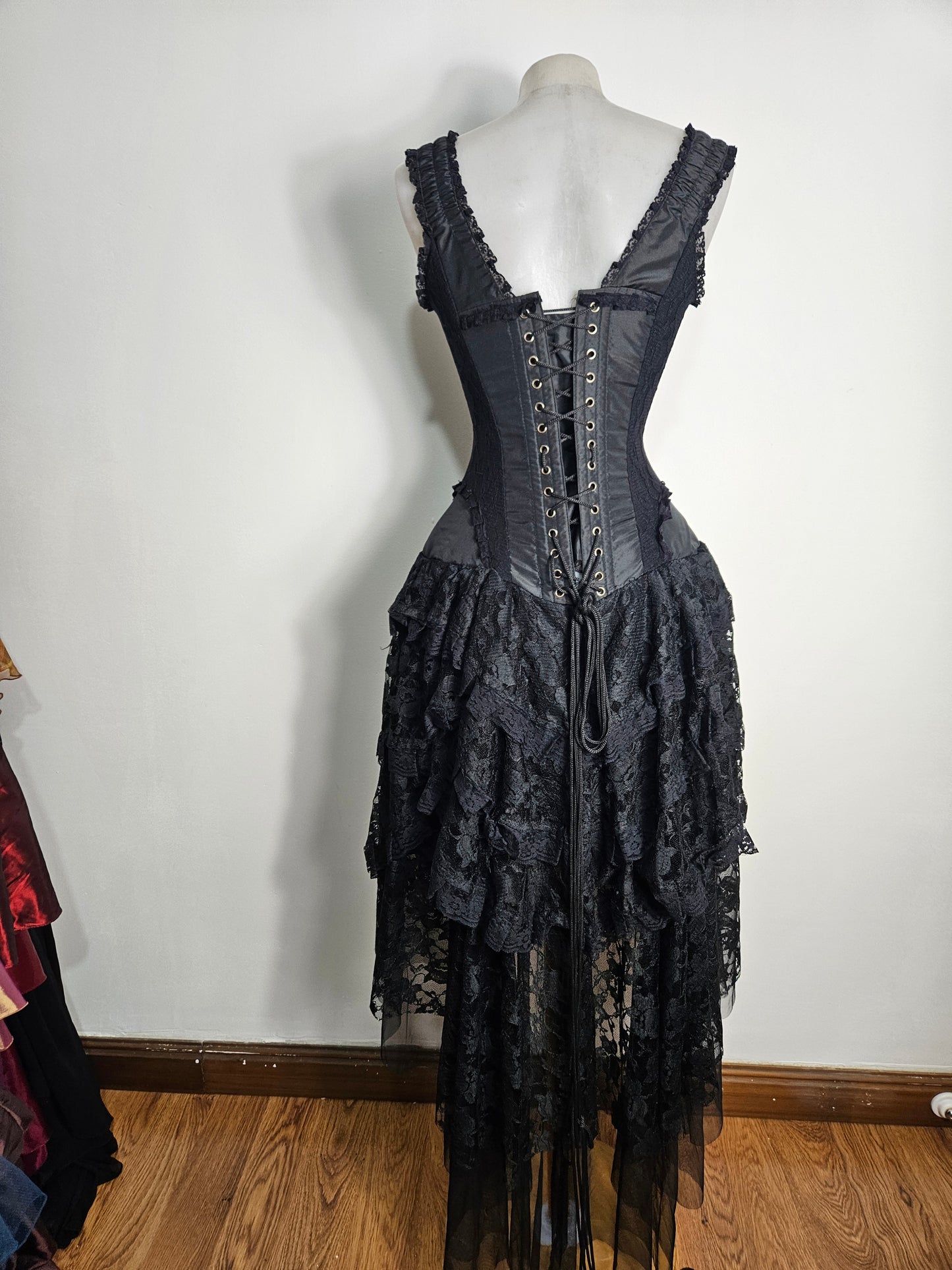 Vestido asimétrico negro Burleska