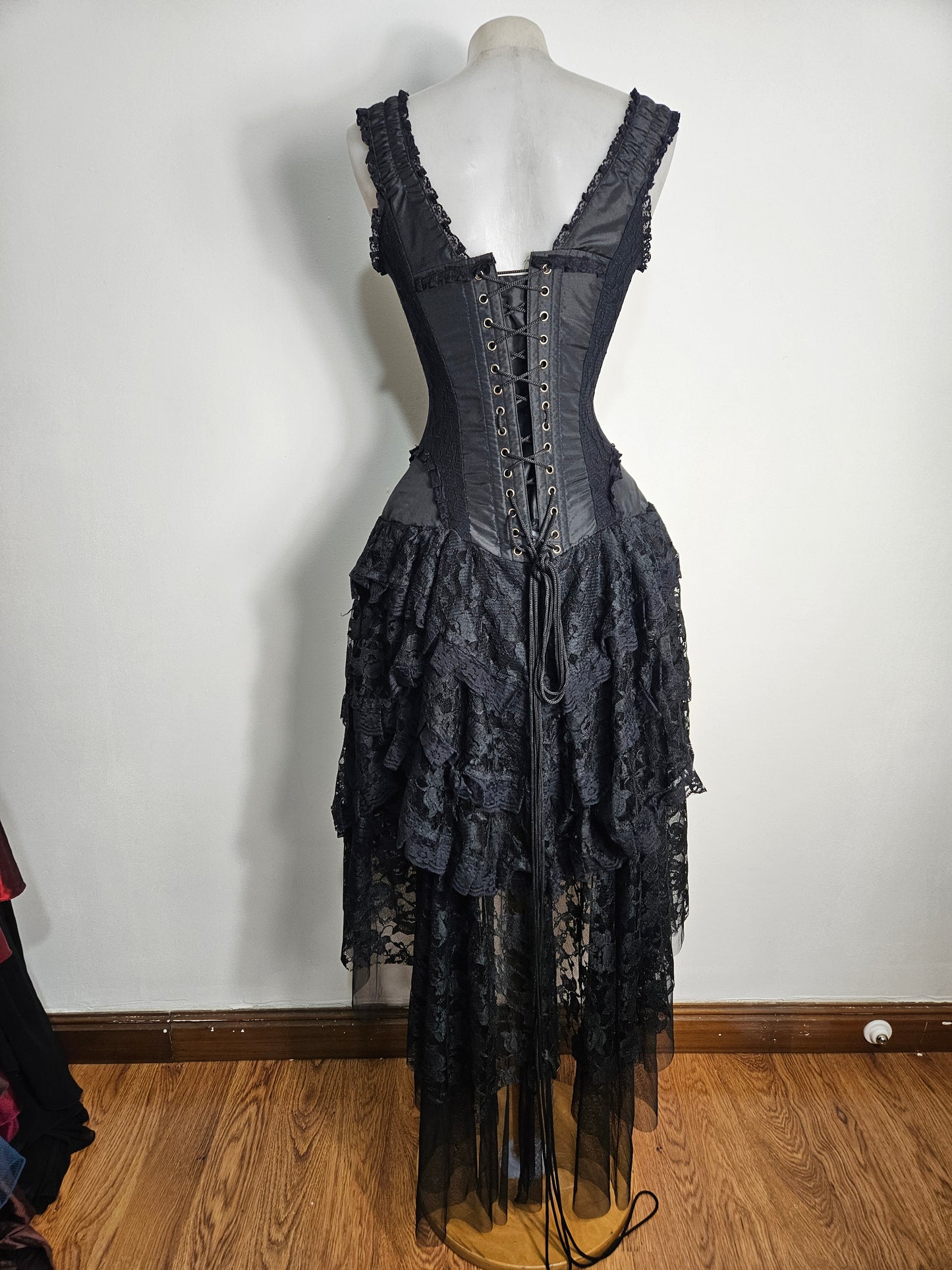 Vestido asimétrico negro Burleska