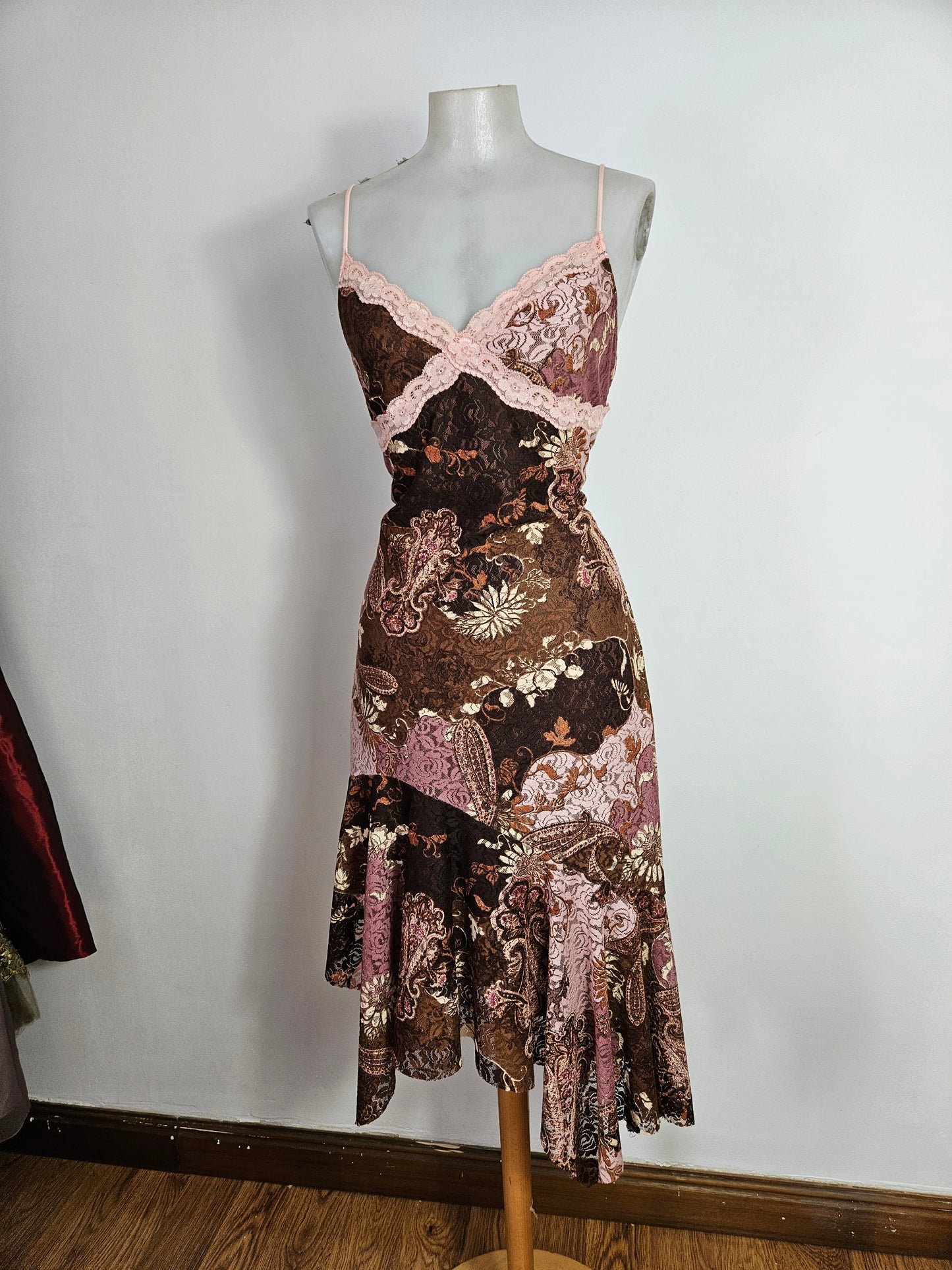 Floral lace asymmetric dress