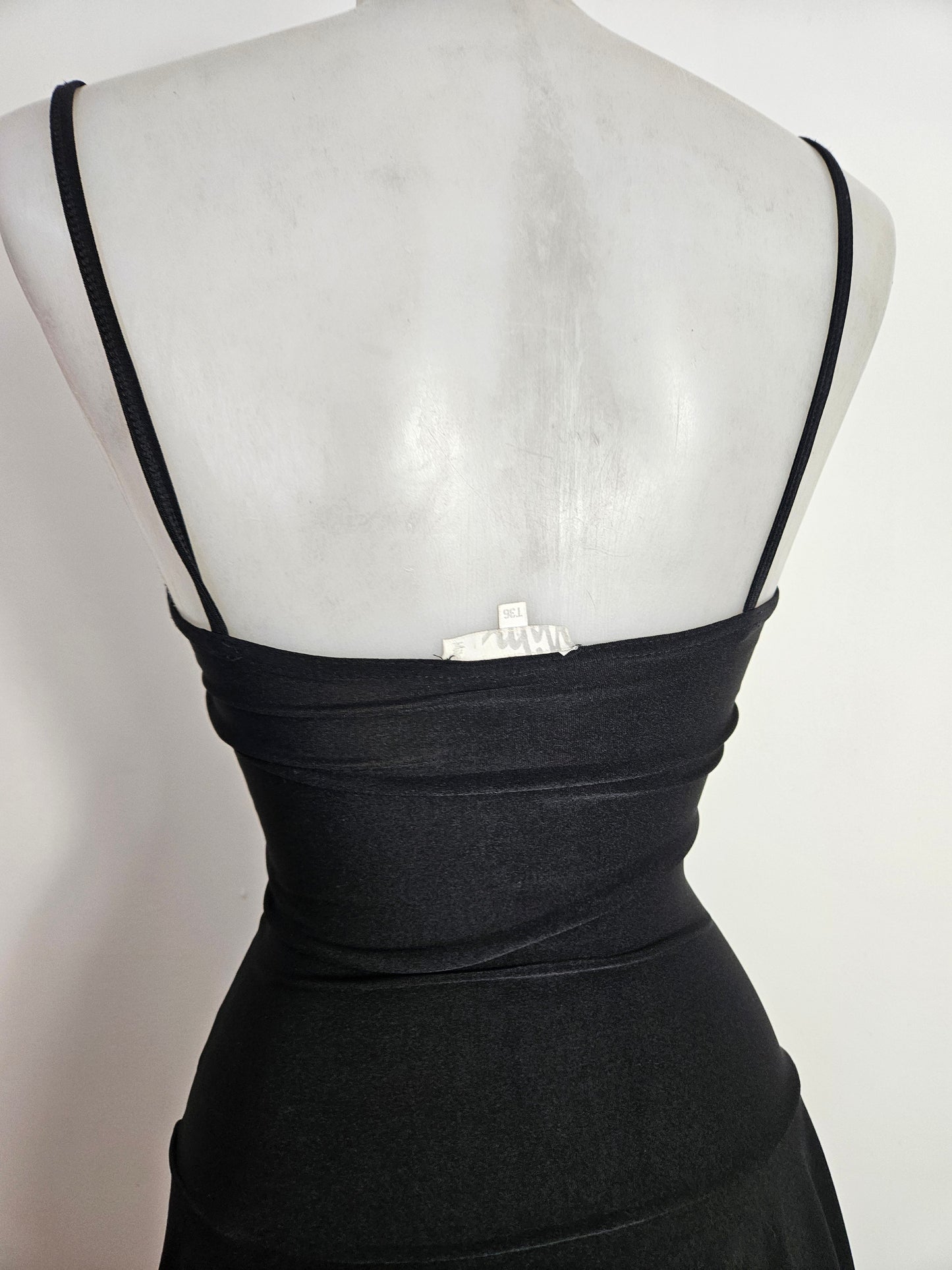 Vestido negro y lila con cordones