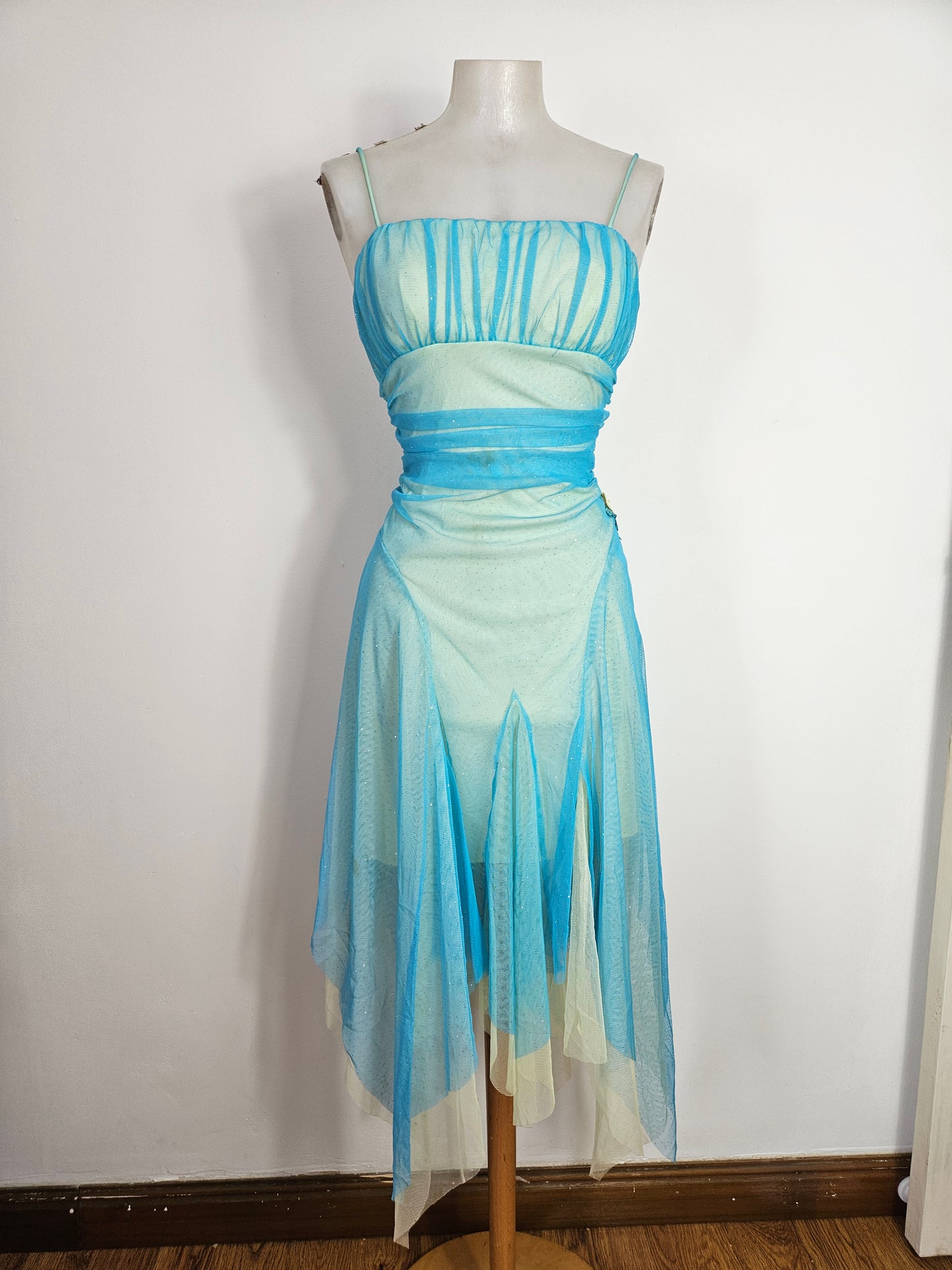 Vestido de gasa azul y verde