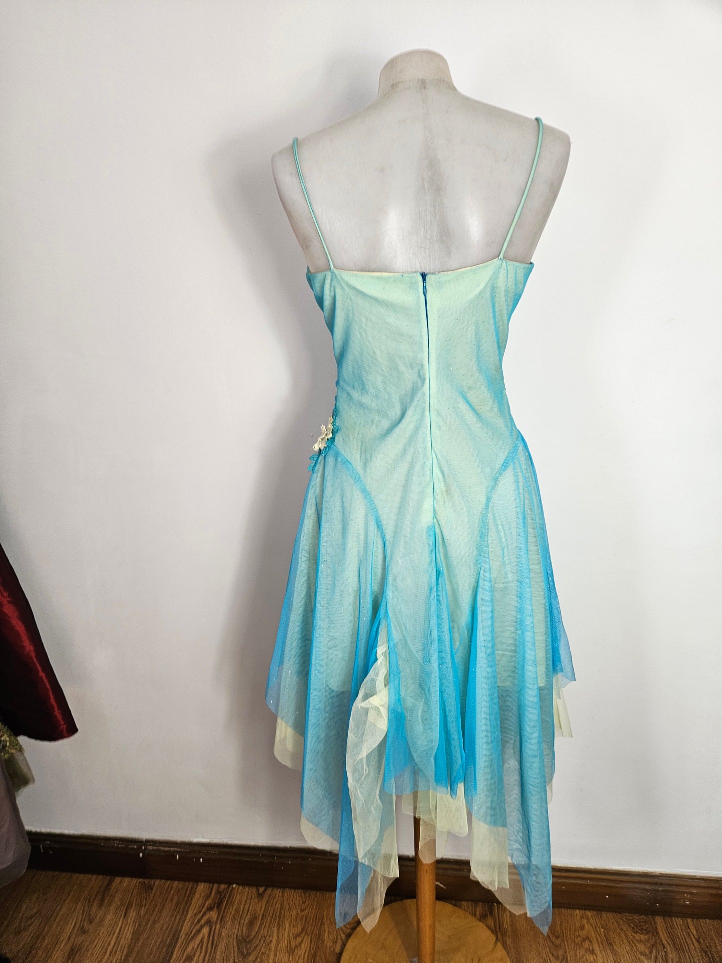 Vestido de gasa azul y verde