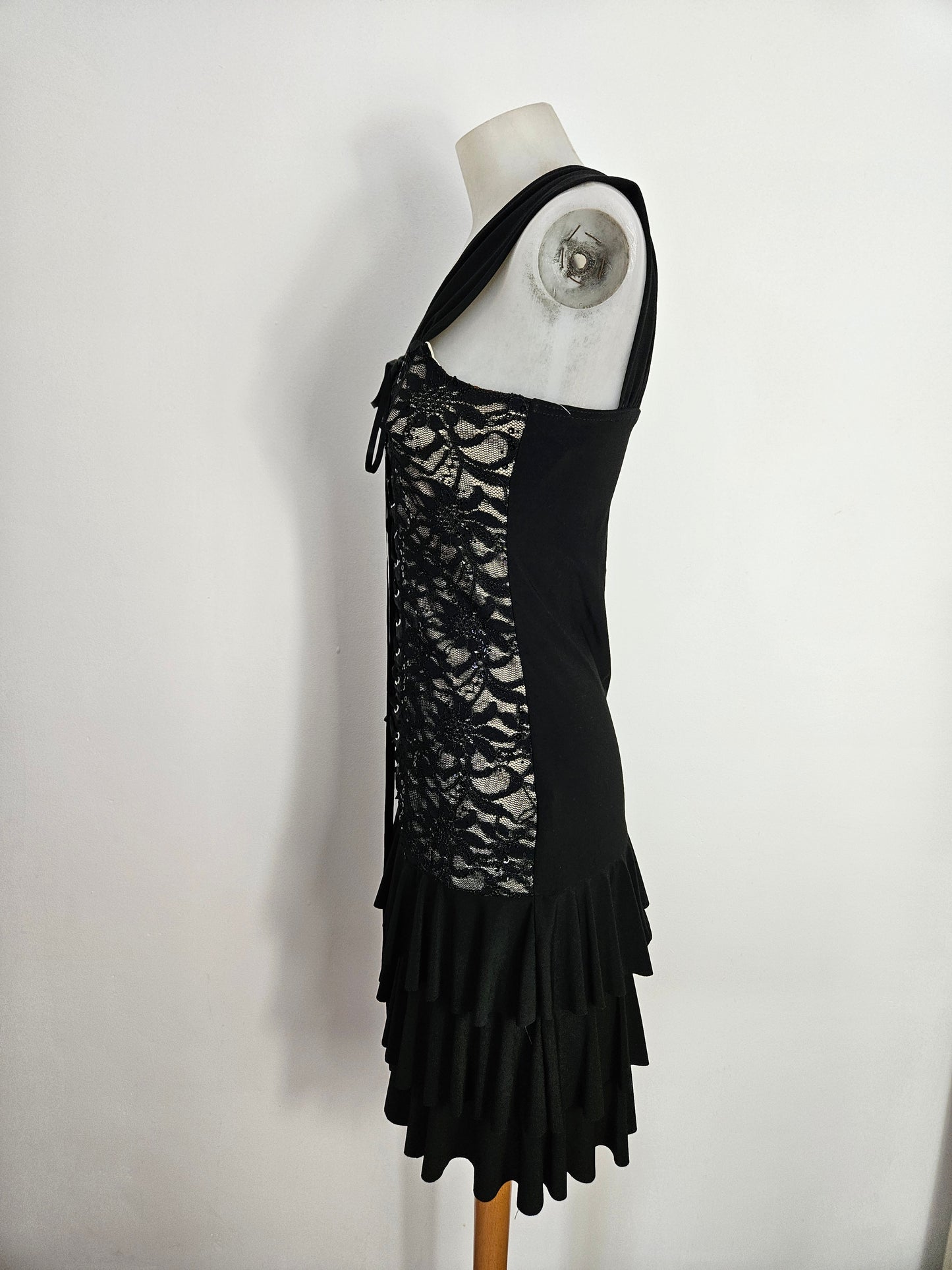 Vestido negro y beige con encaje y lentejuelas