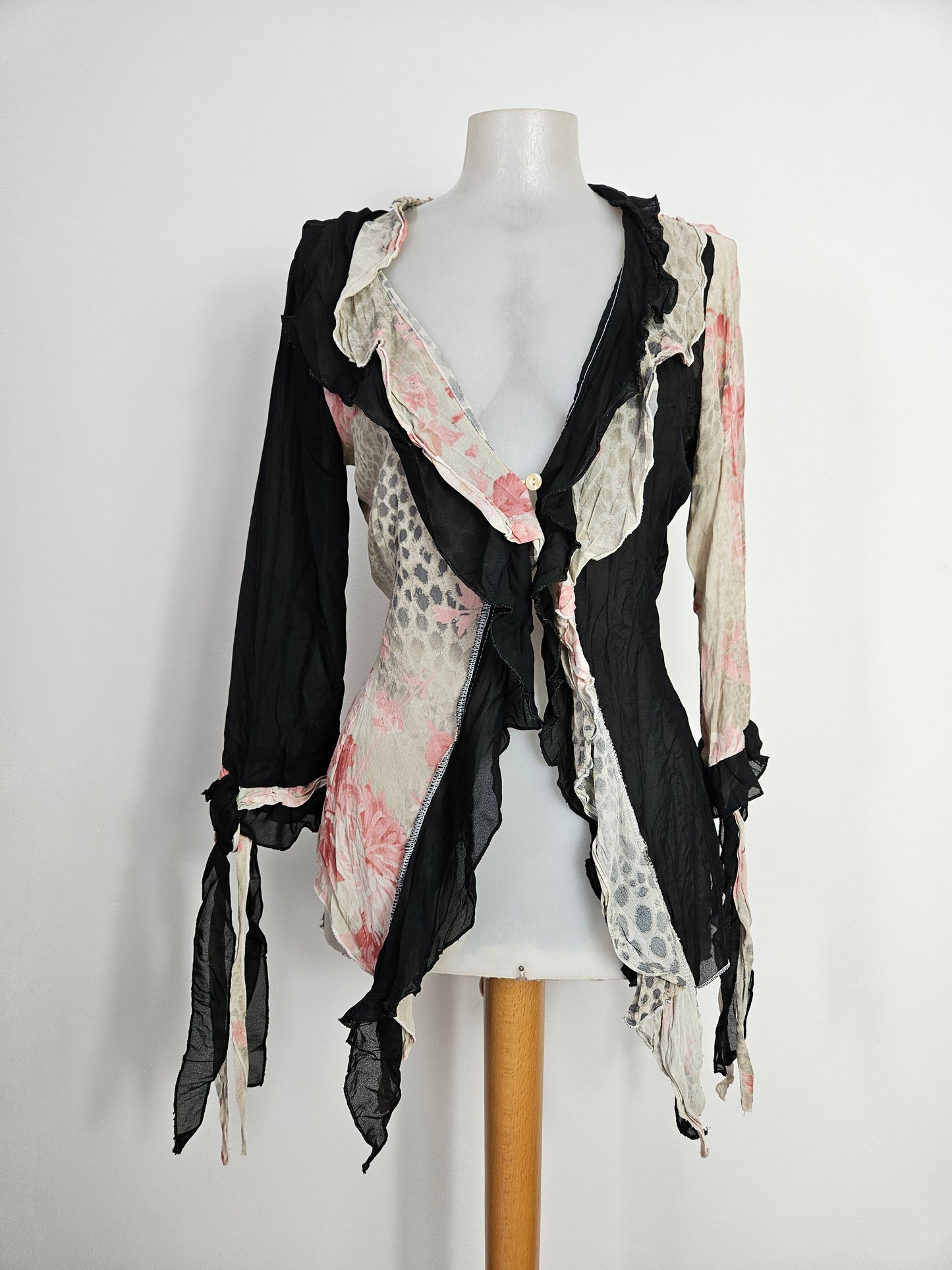 Chemisier en voile fleuri et noir