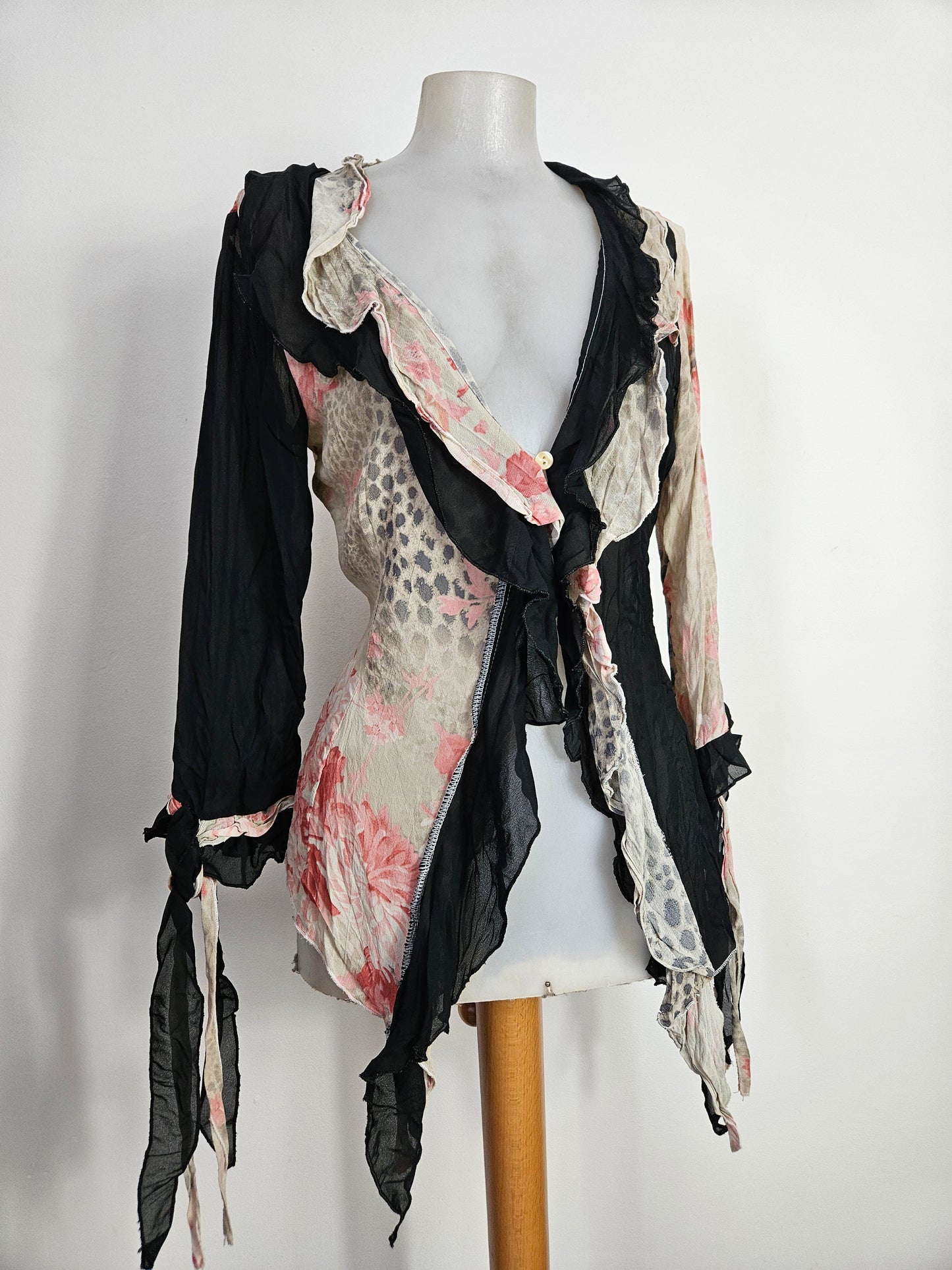 Chemisier en voile fleuri et noir