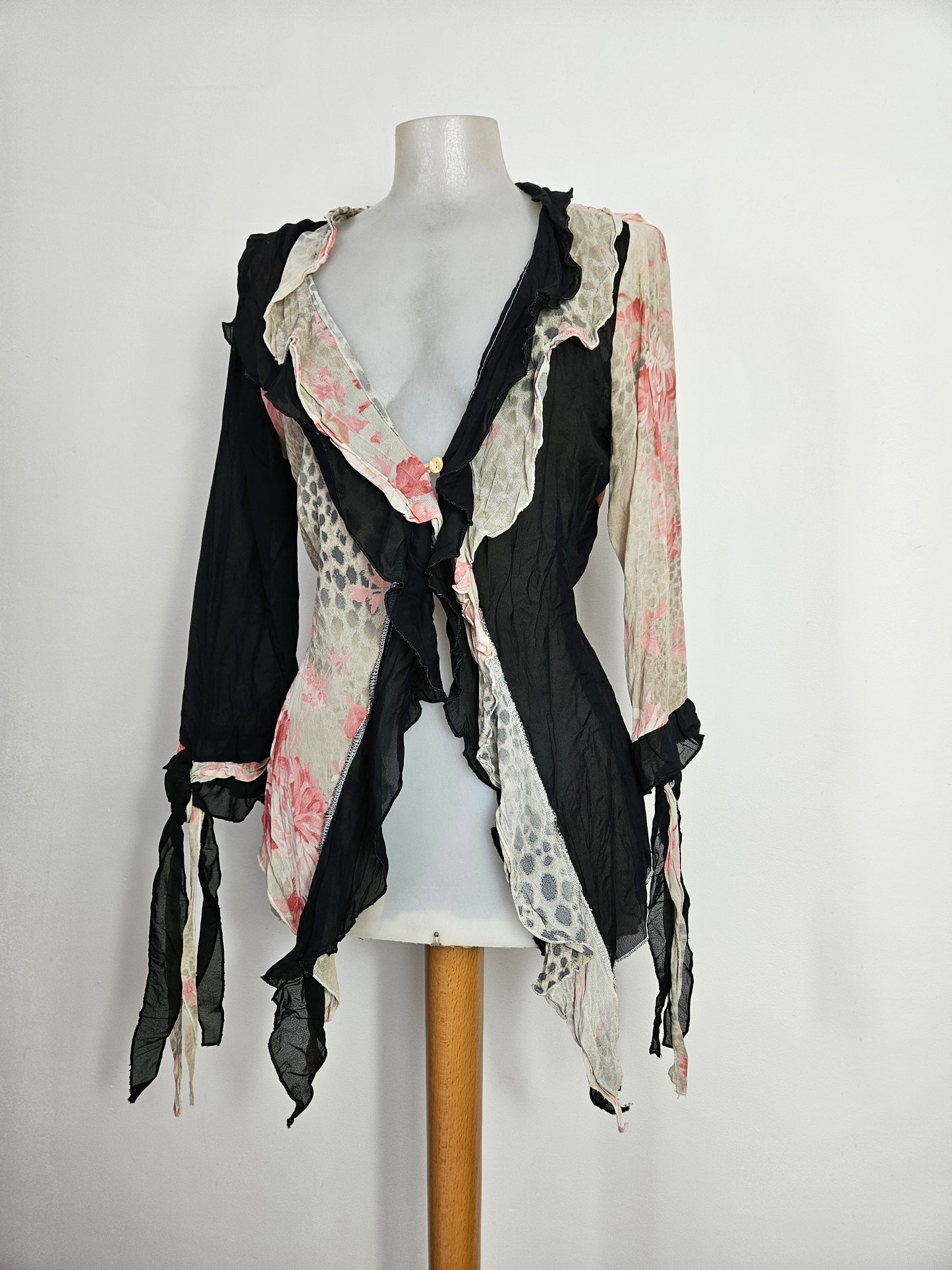 Chemisier en voile fleuri et noir