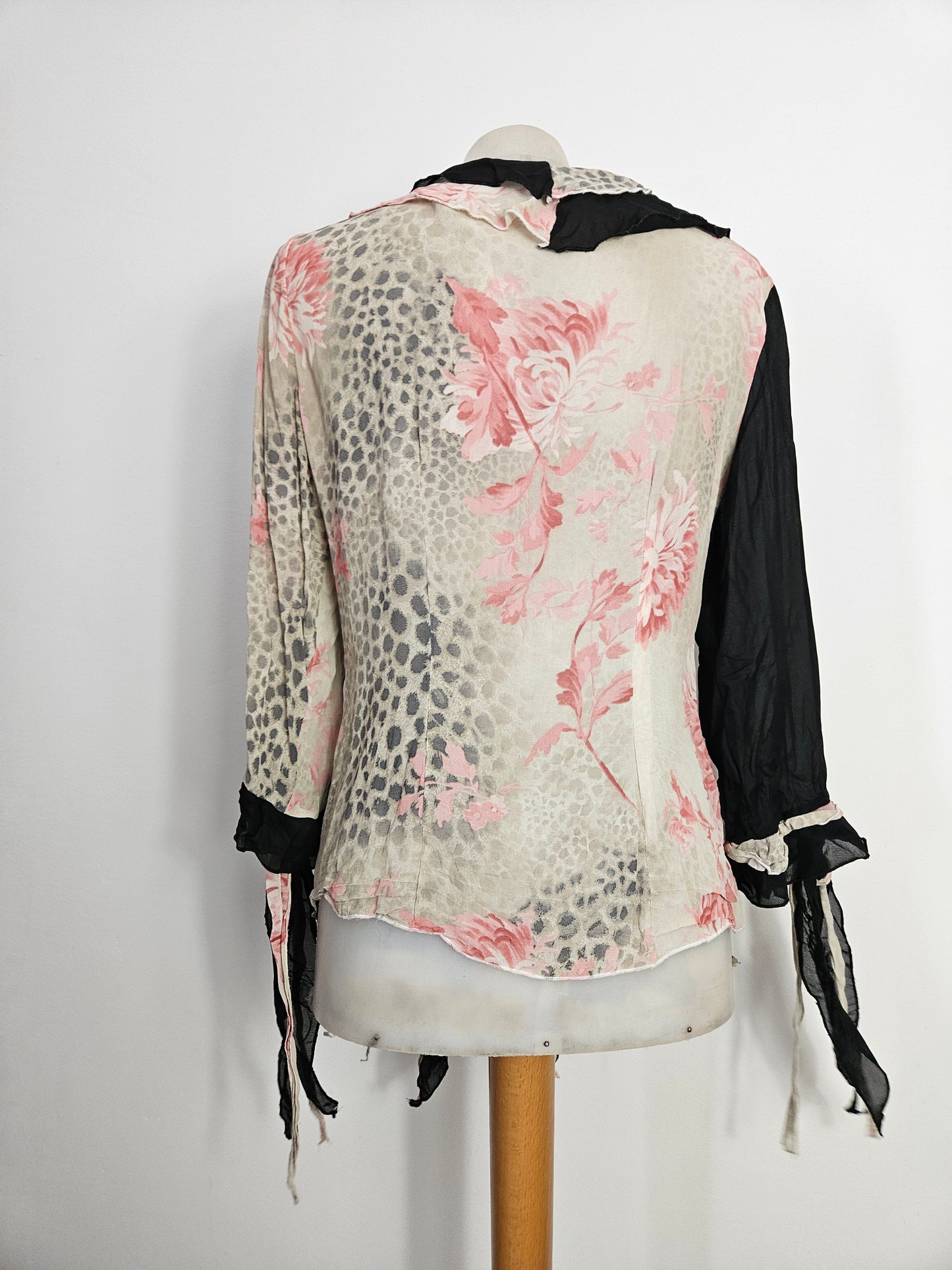 Chemisier en voile fleuri et noir
