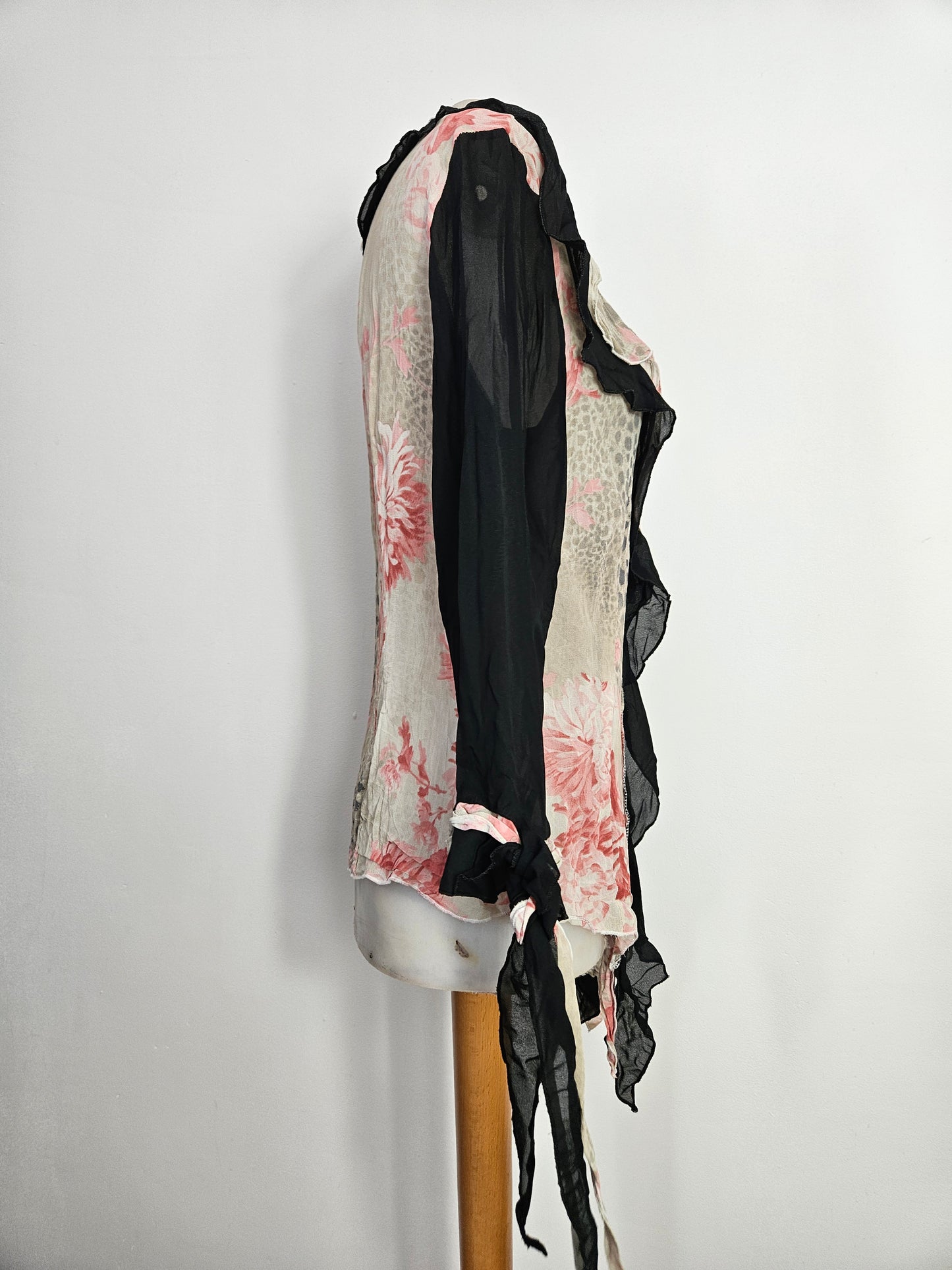 Chemisier en voile fleuri et noir