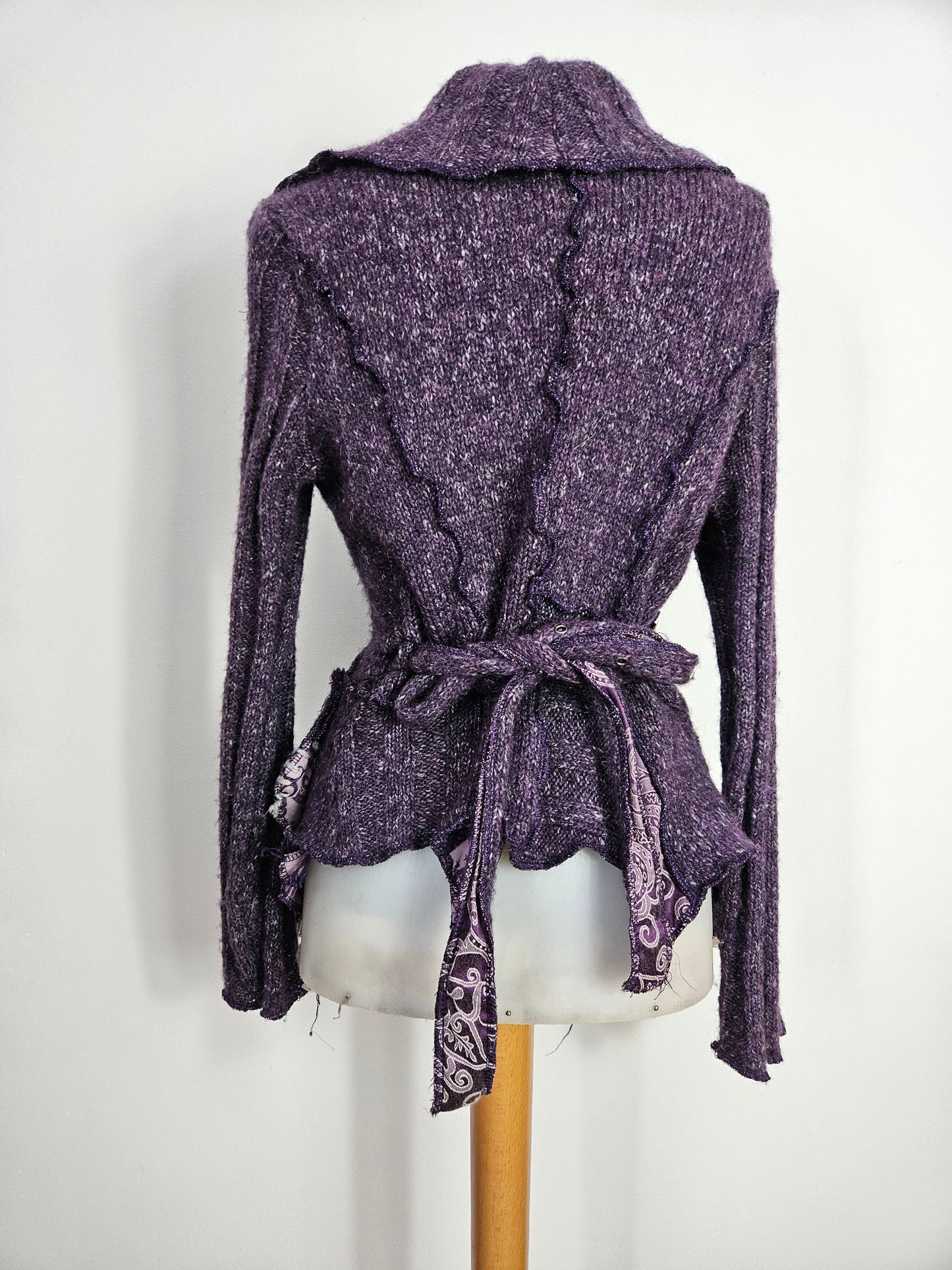Cárdigan de punto violeta