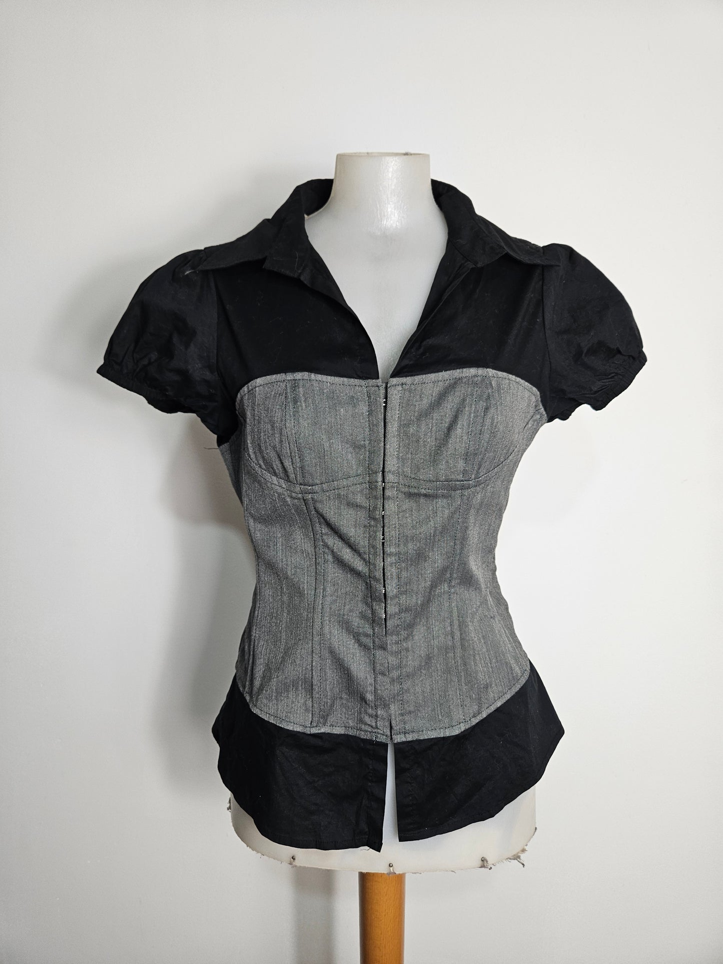 Shirt with hook-and-eye closure