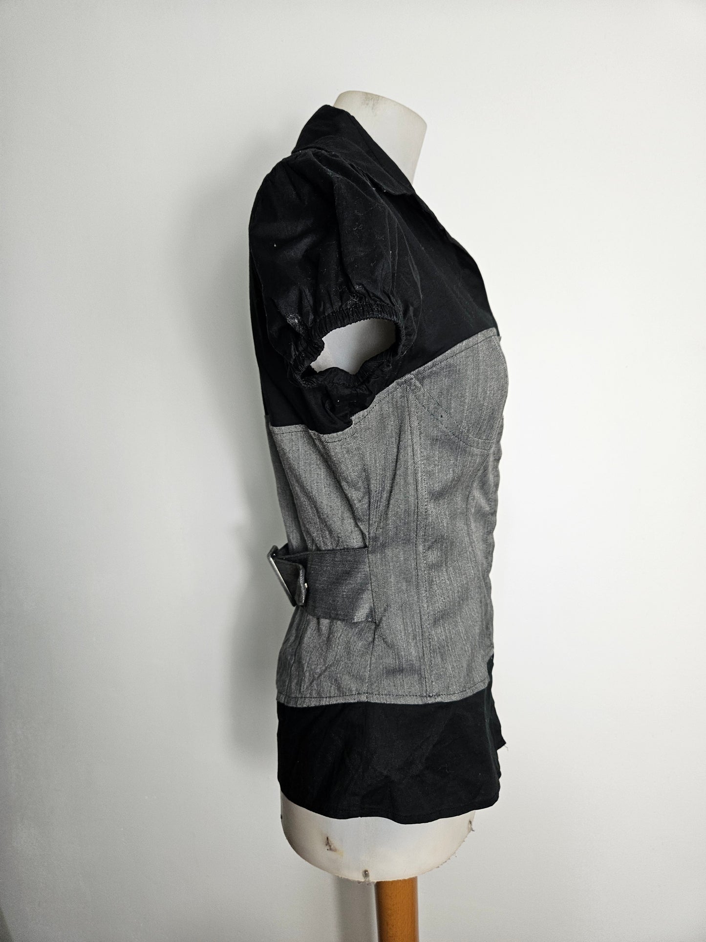 Shirt with hook-and-eye closure