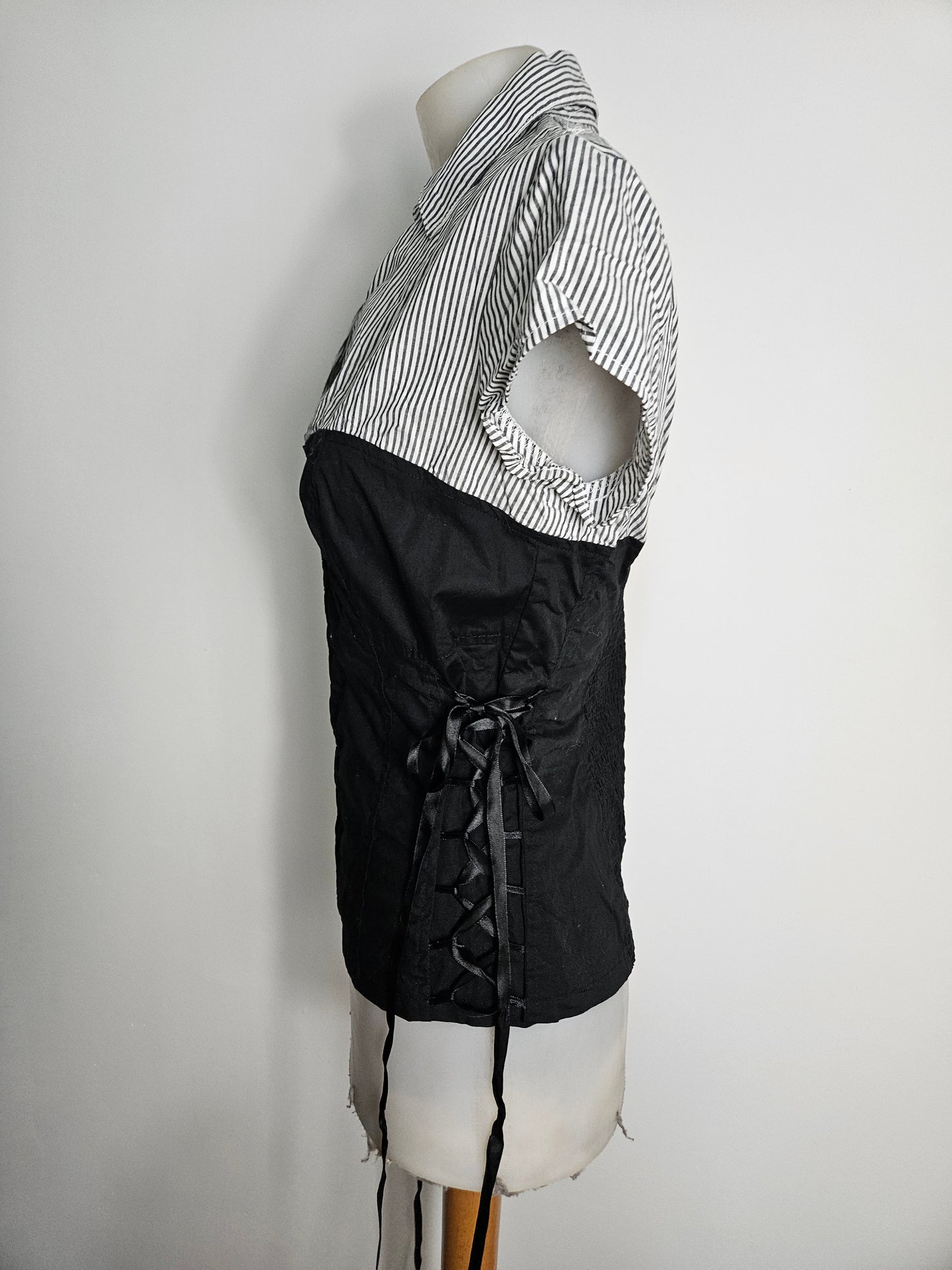Chemise fermeture agrafes détails laçages