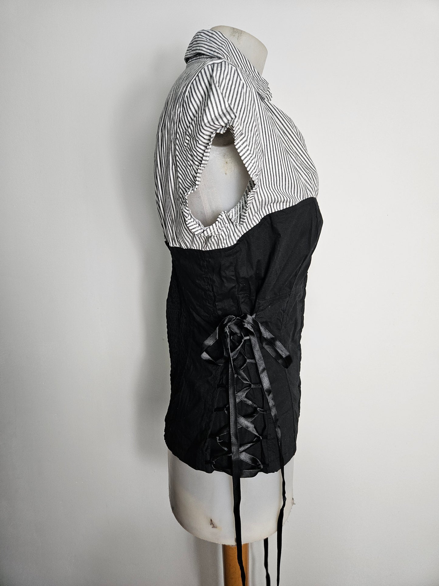 Chemise fermeture agrafes détails laçages
