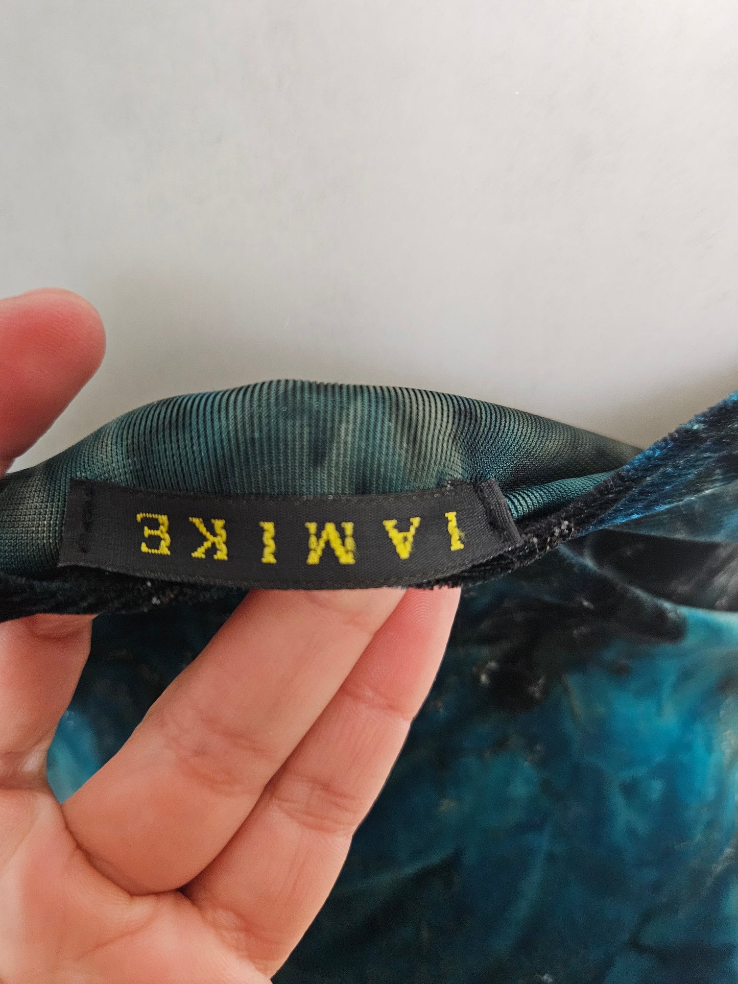 Haut dos nu en velours à motifs