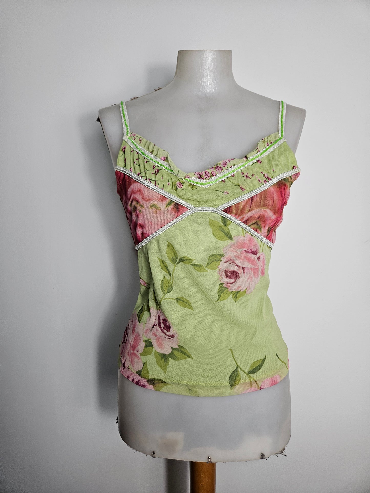 Haut en voile fleuri tons verts et rouge