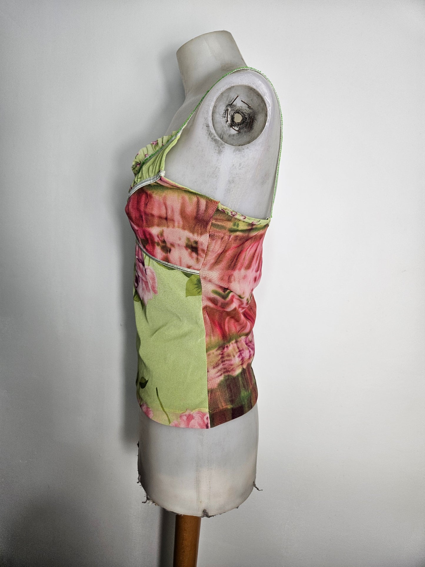 Haut en voile fleuri tons verts et rouge