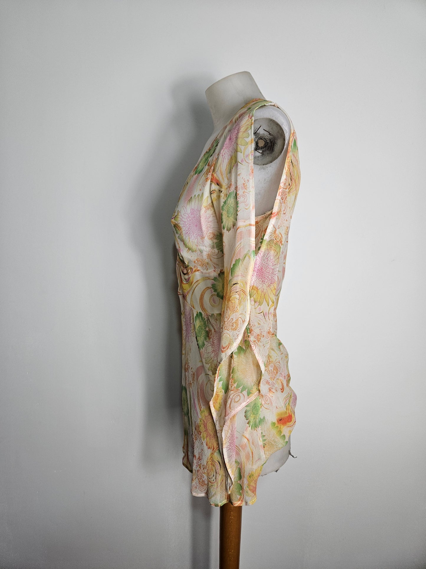 Haut en voile fleuri