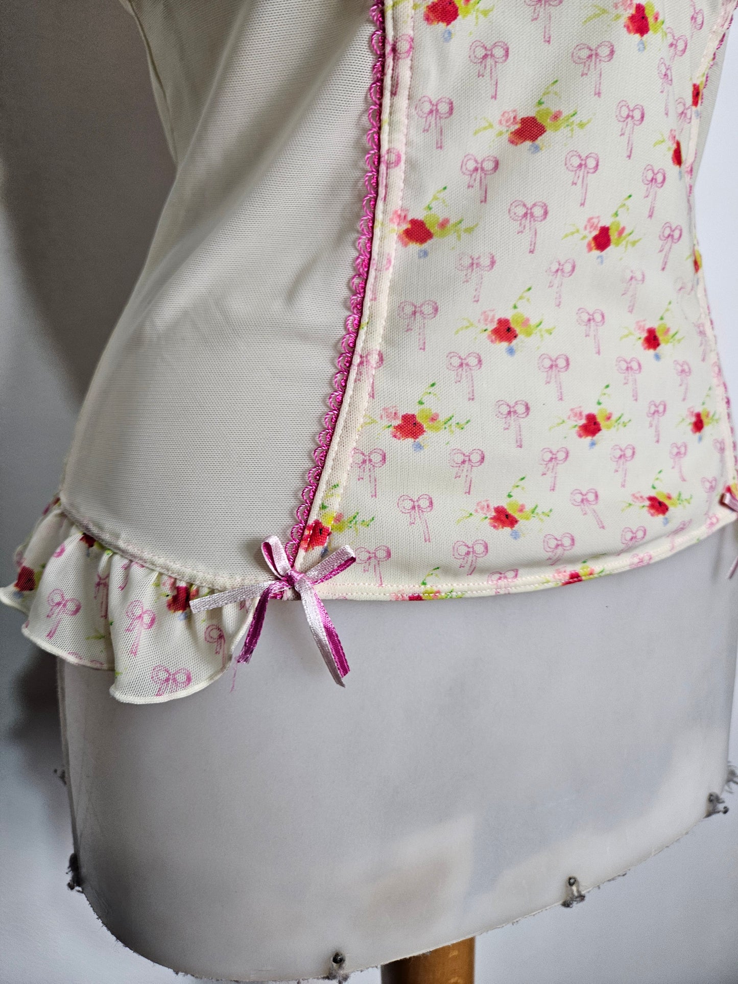 Haut en voile fleuri