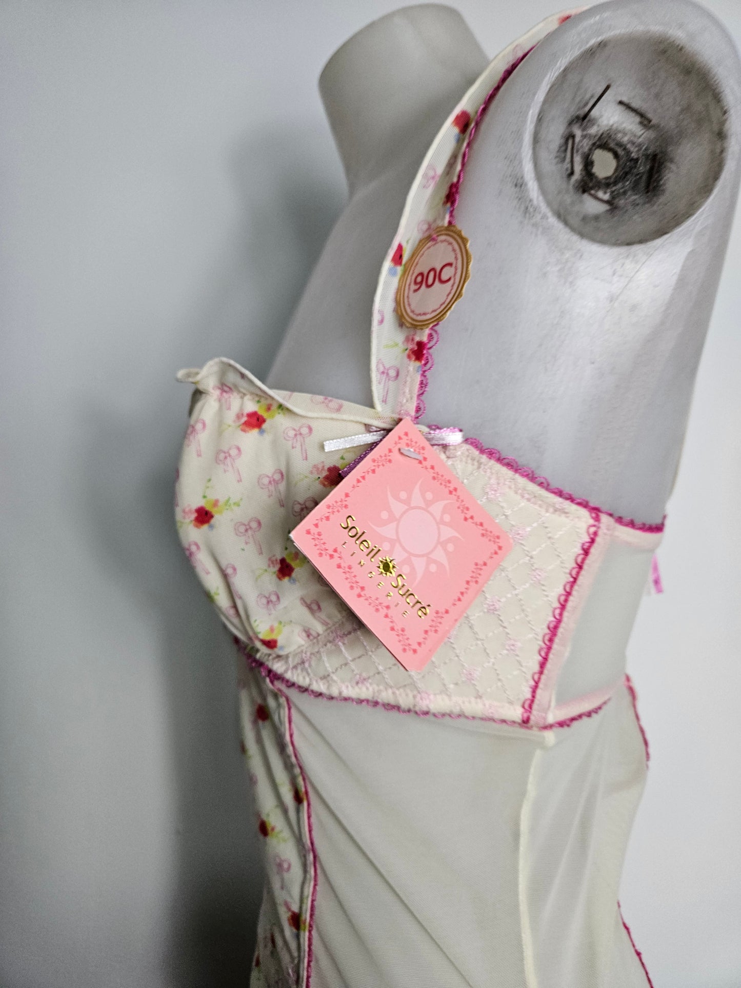 Haut en voile fleuri