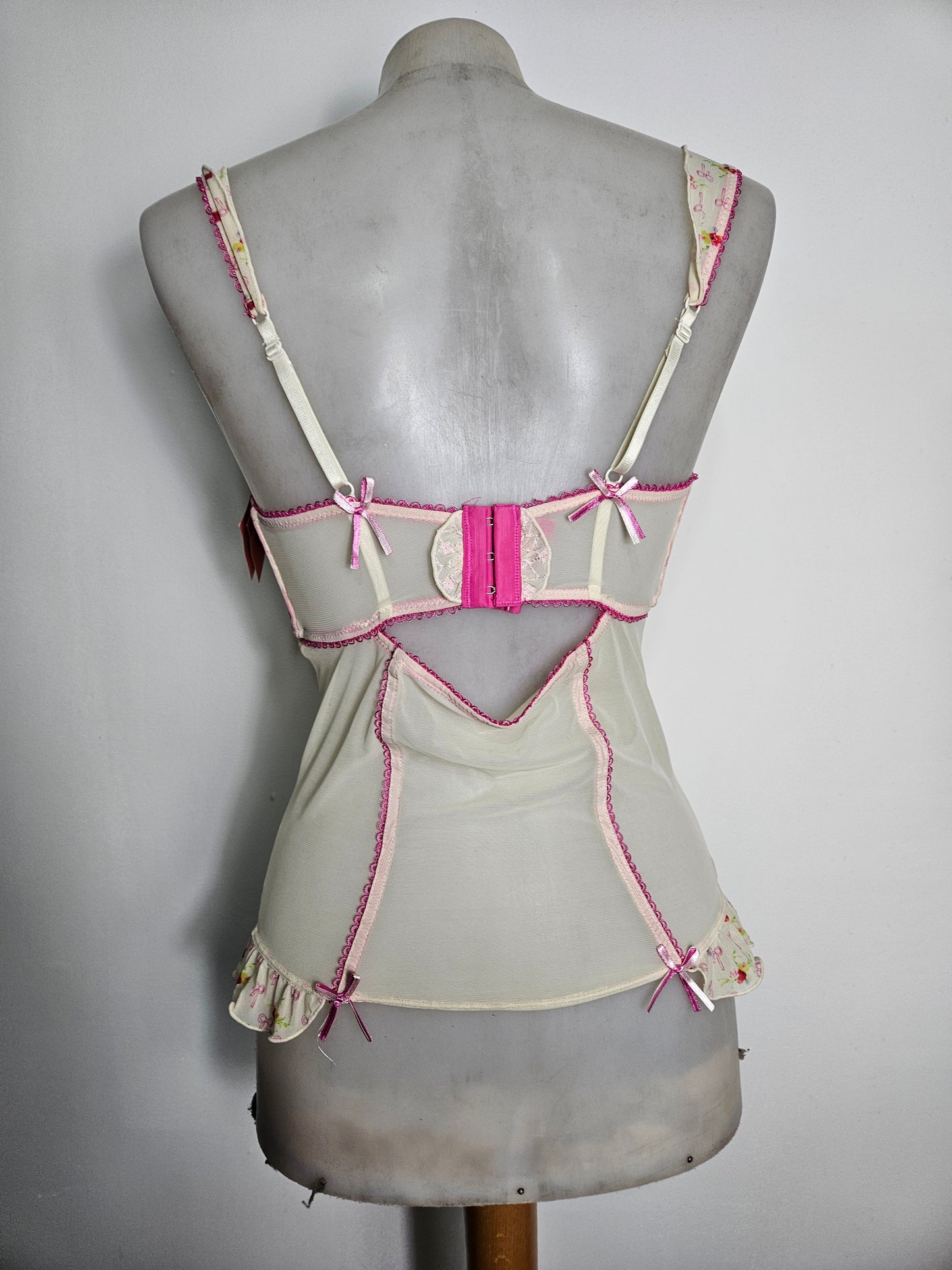 Haut en voile fleuri
