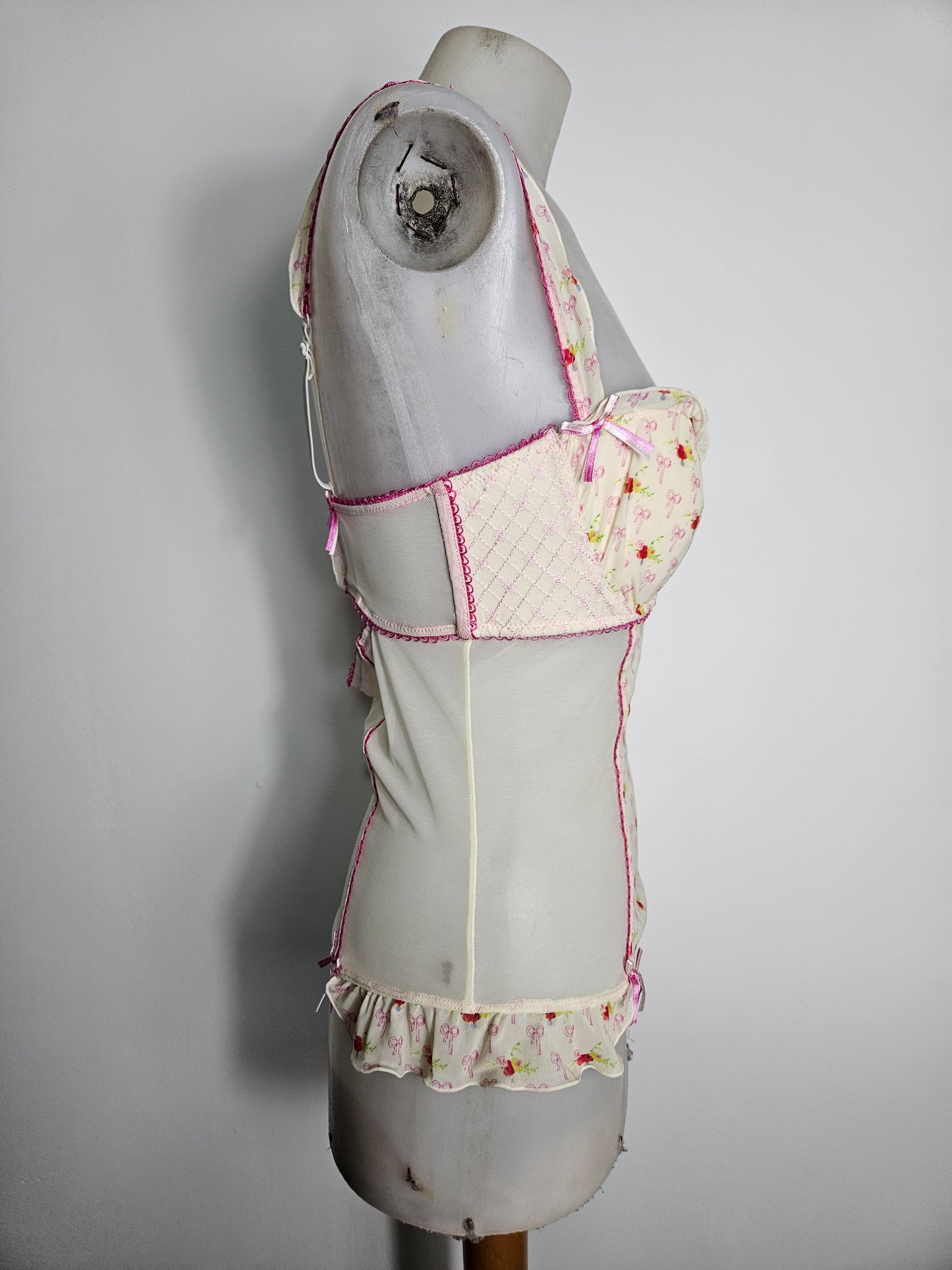 Haut en voile fleuri