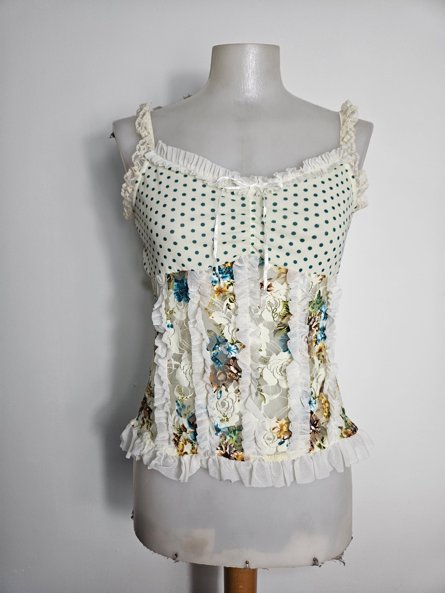 Haut en voile fleuri tons crème