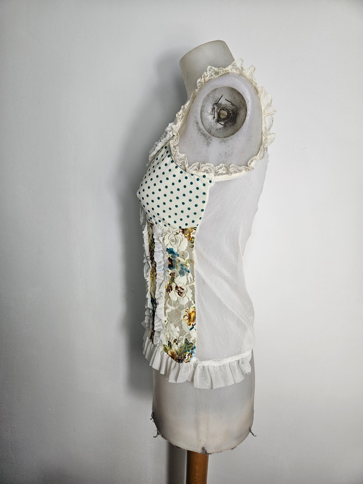 Haut en voile fleuri tons crème