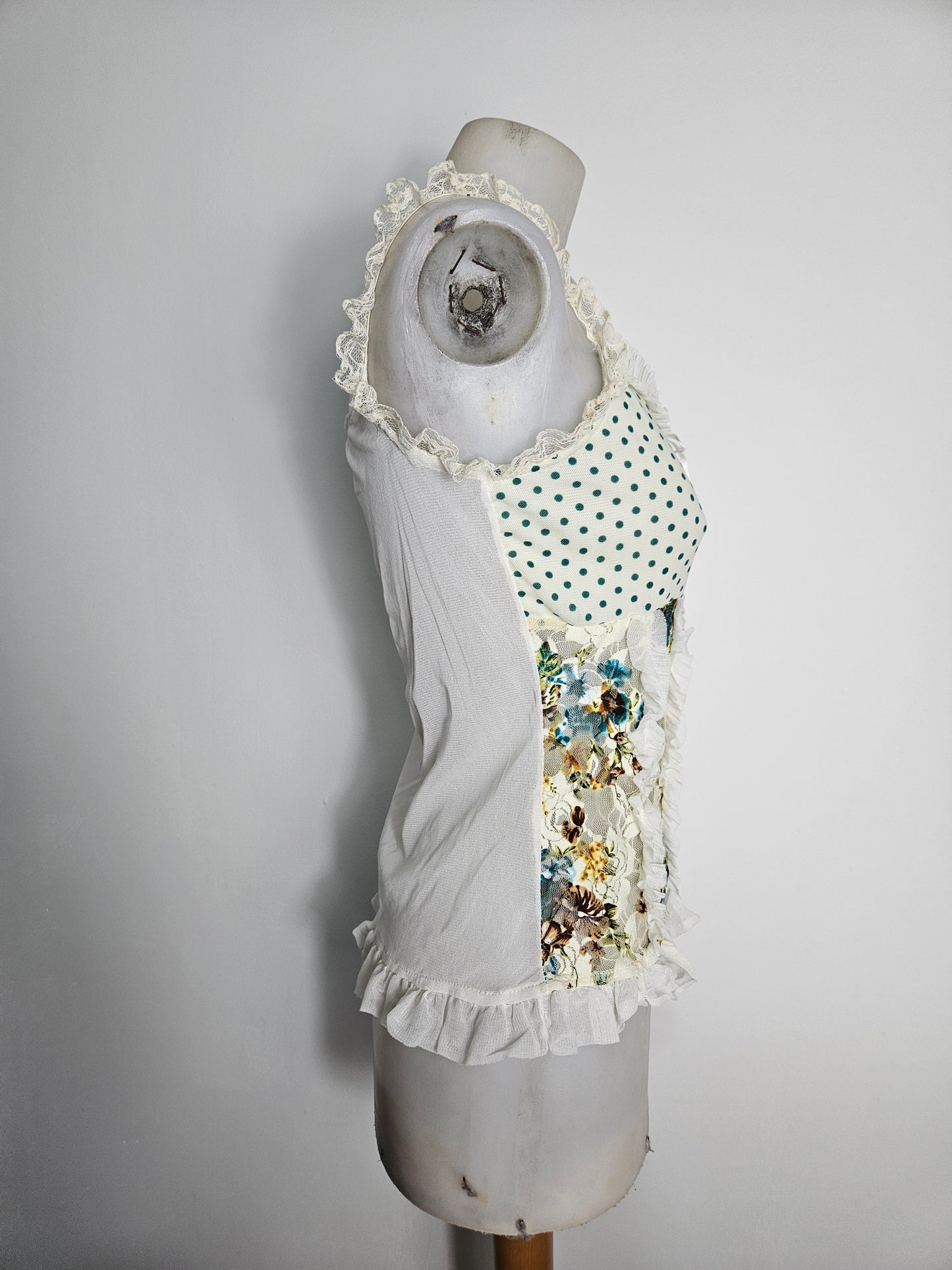 Haut en voile fleuri tons crème