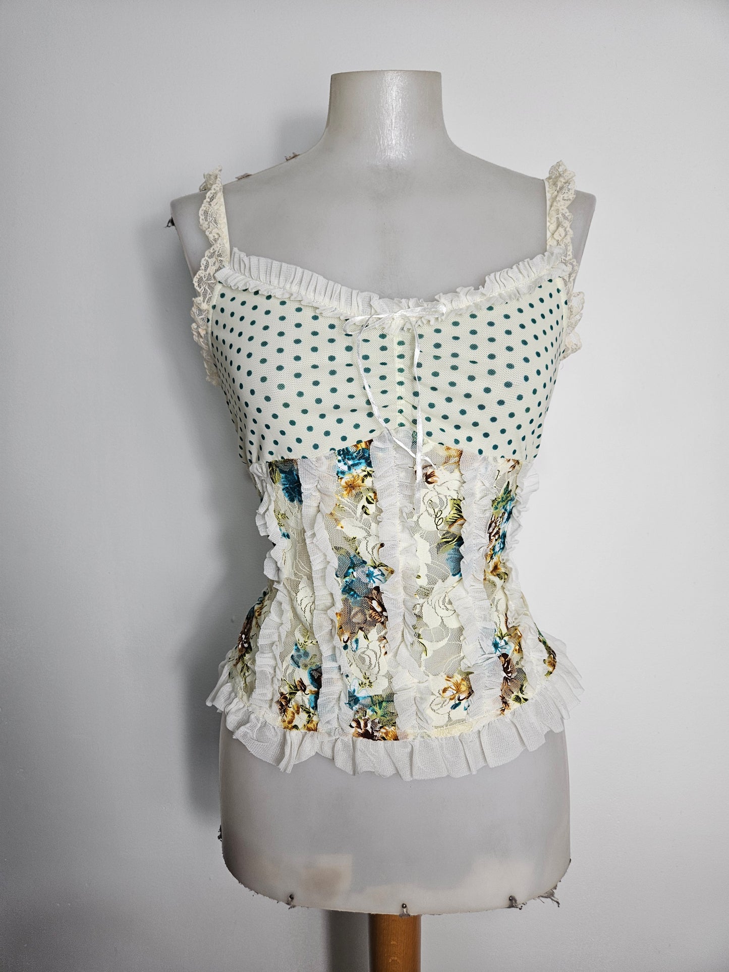 Haut en voile fleuri tons crème