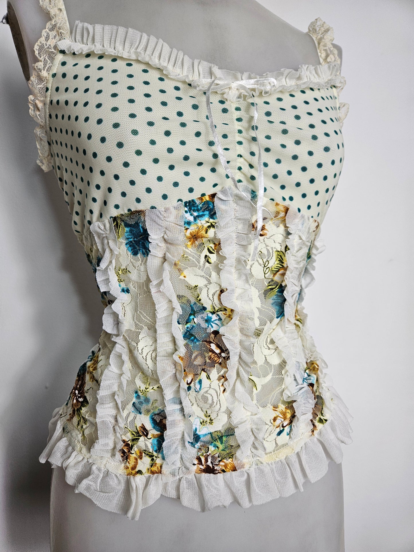 Haut en voile fleuri tons crème