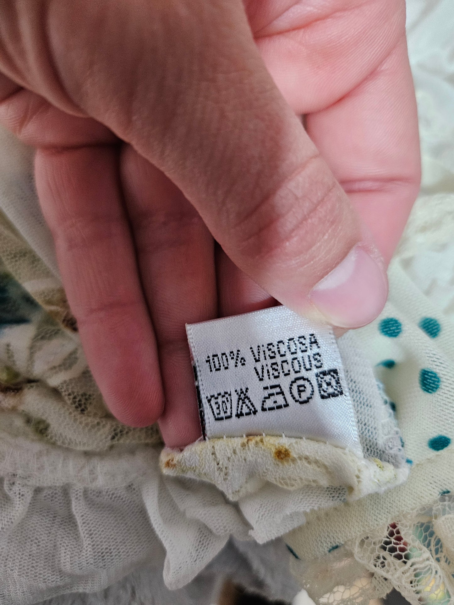 Haut en voile fleuri tons crème