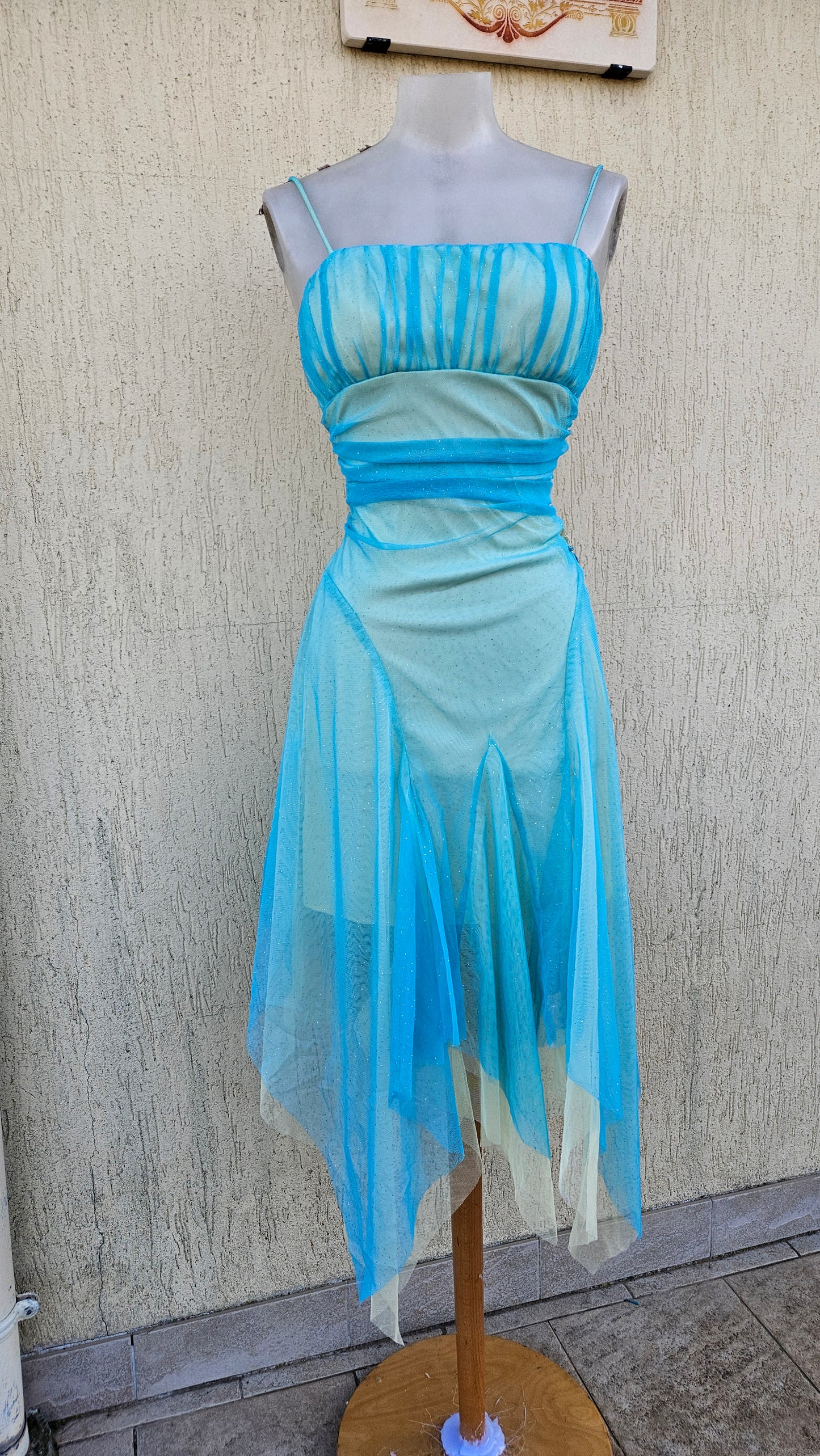 Vestido de gasa azul y verde