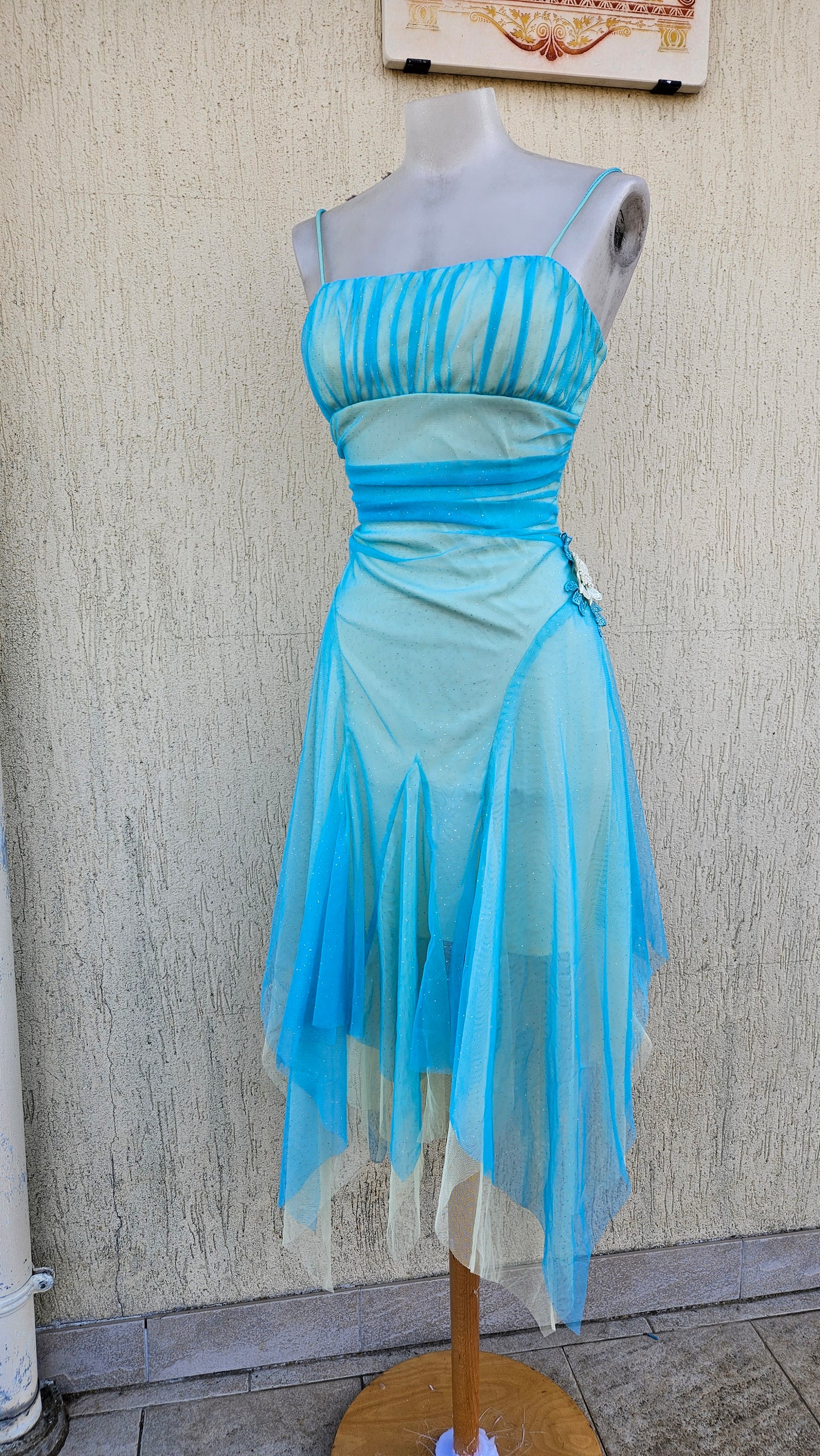 Vestido de gasa azul y verde