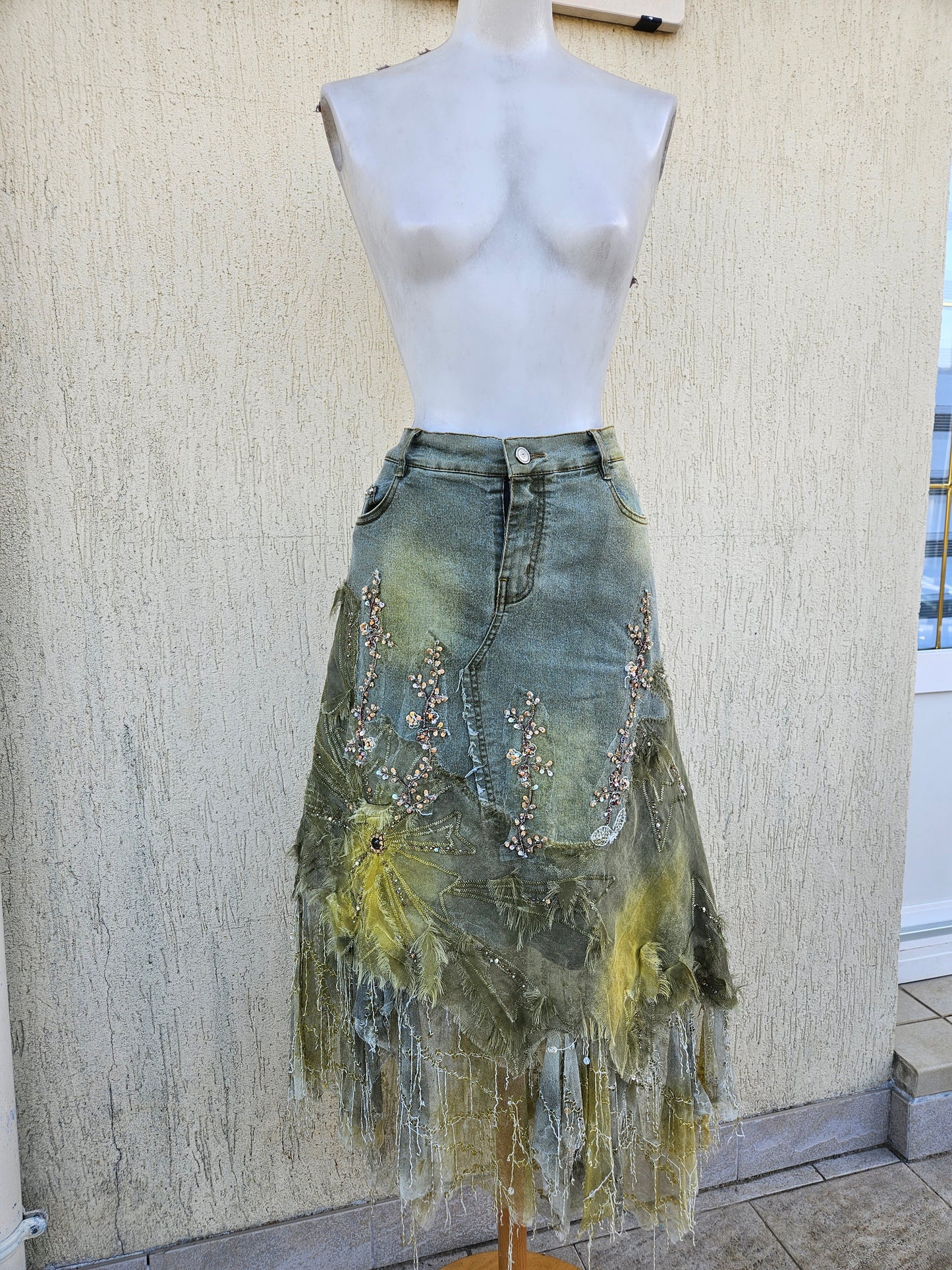 Falda vaquera bordada