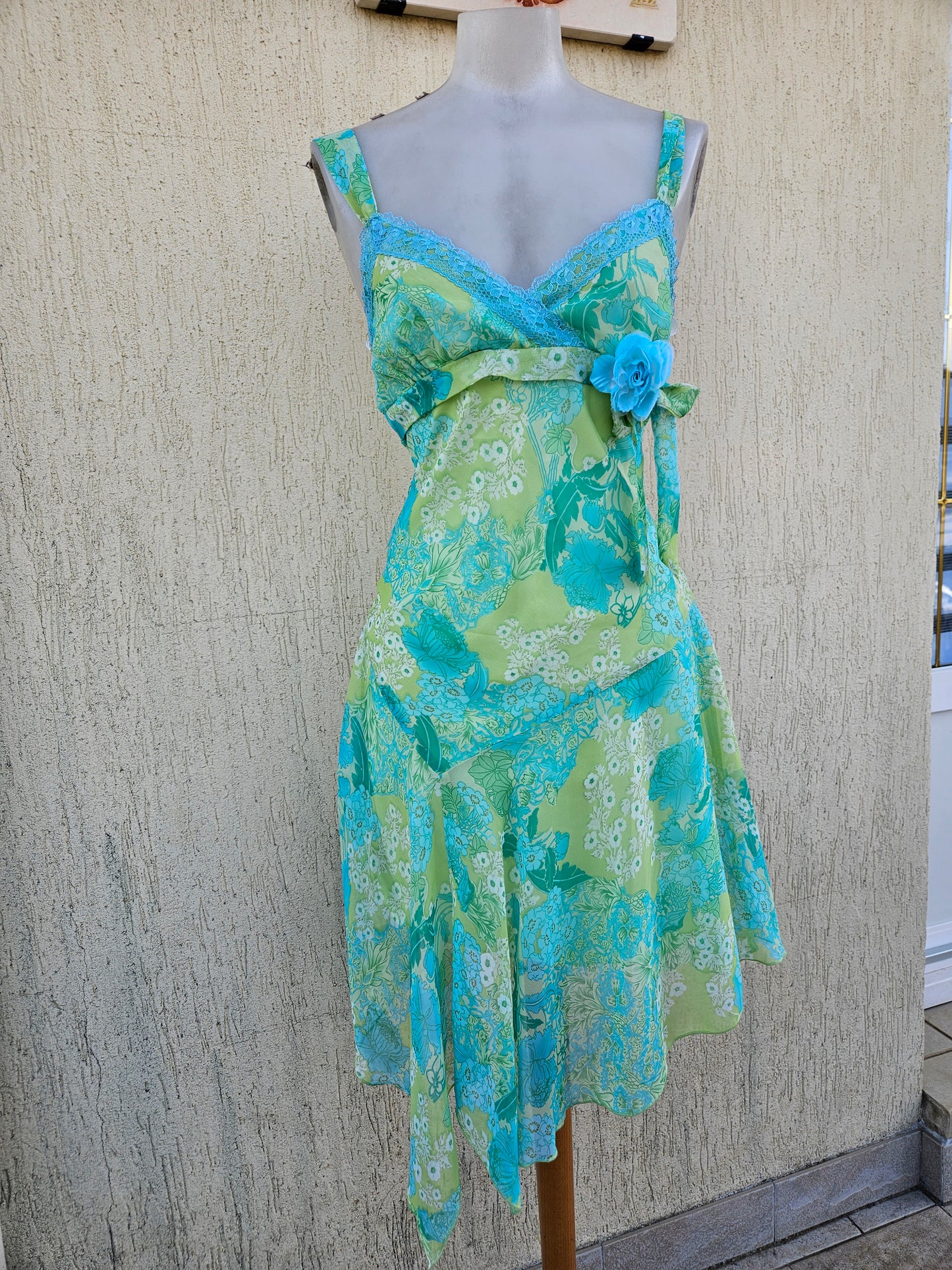 Robe en voile fleuri bleu et vert