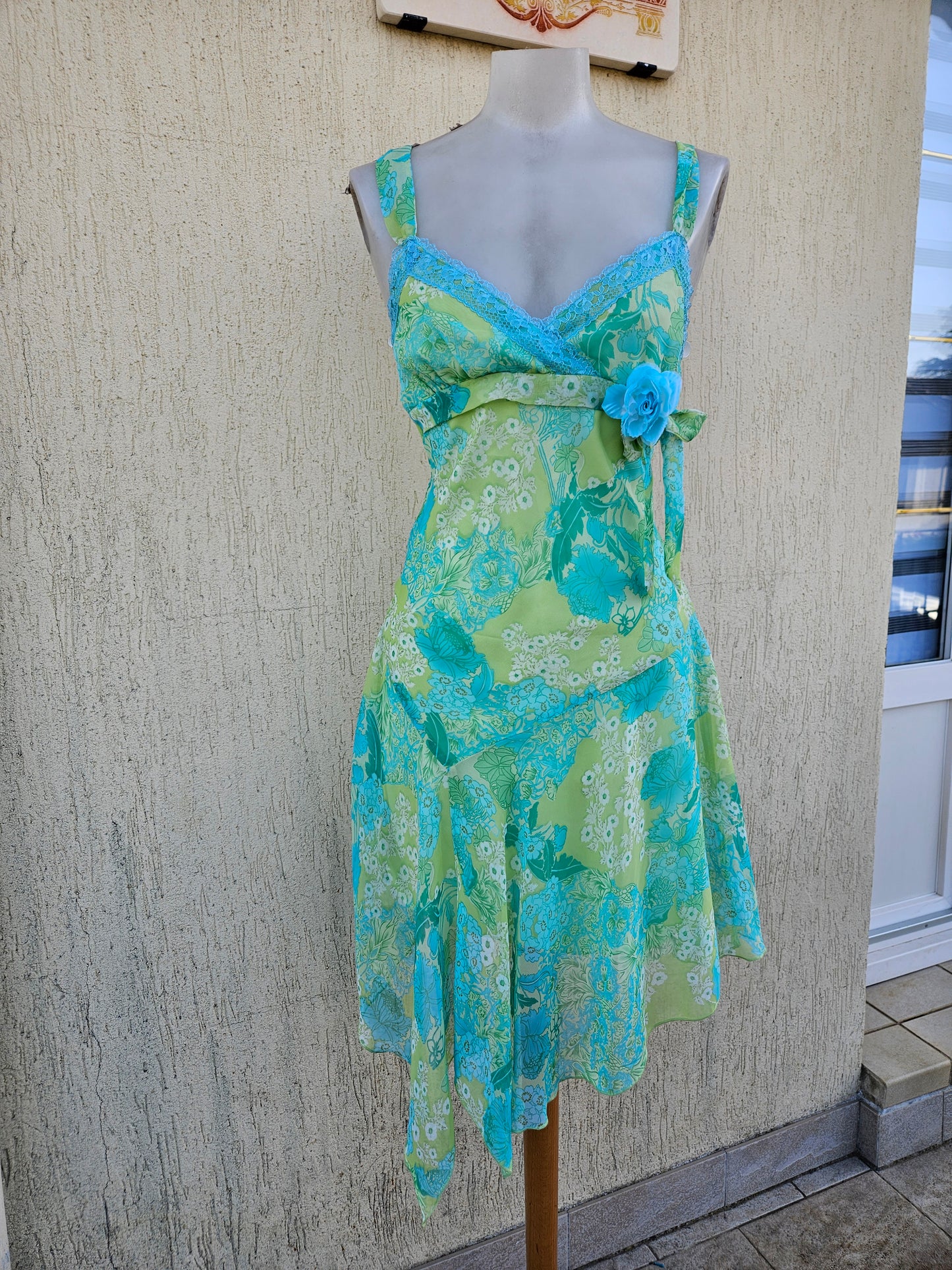 Robe en voile fleuri bleu et vert