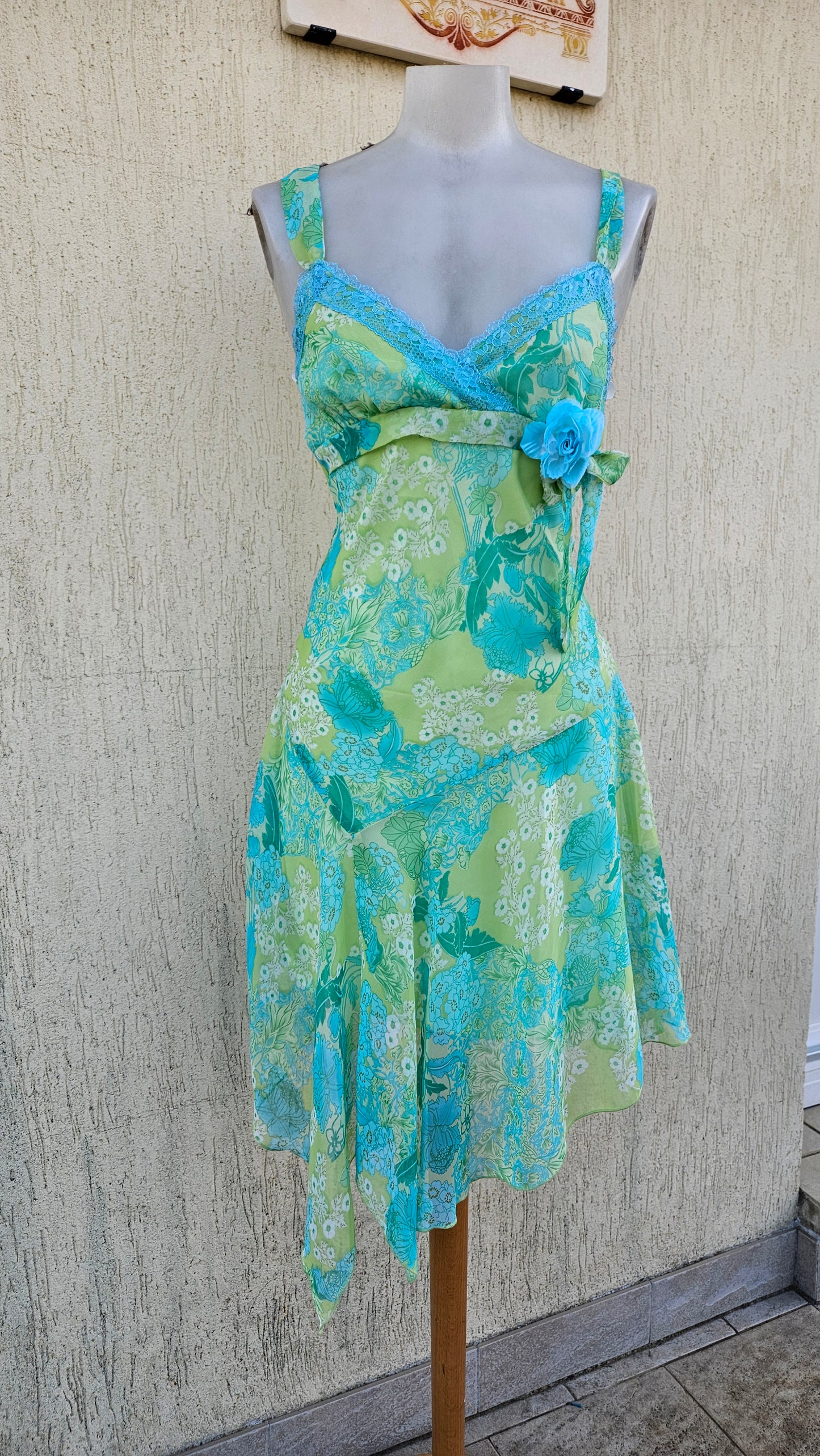 Robe en voile fleuri bleu et vert