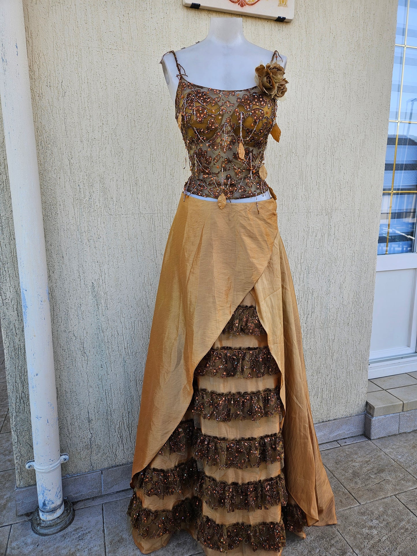 Conjunto de tonos marrones y beiges