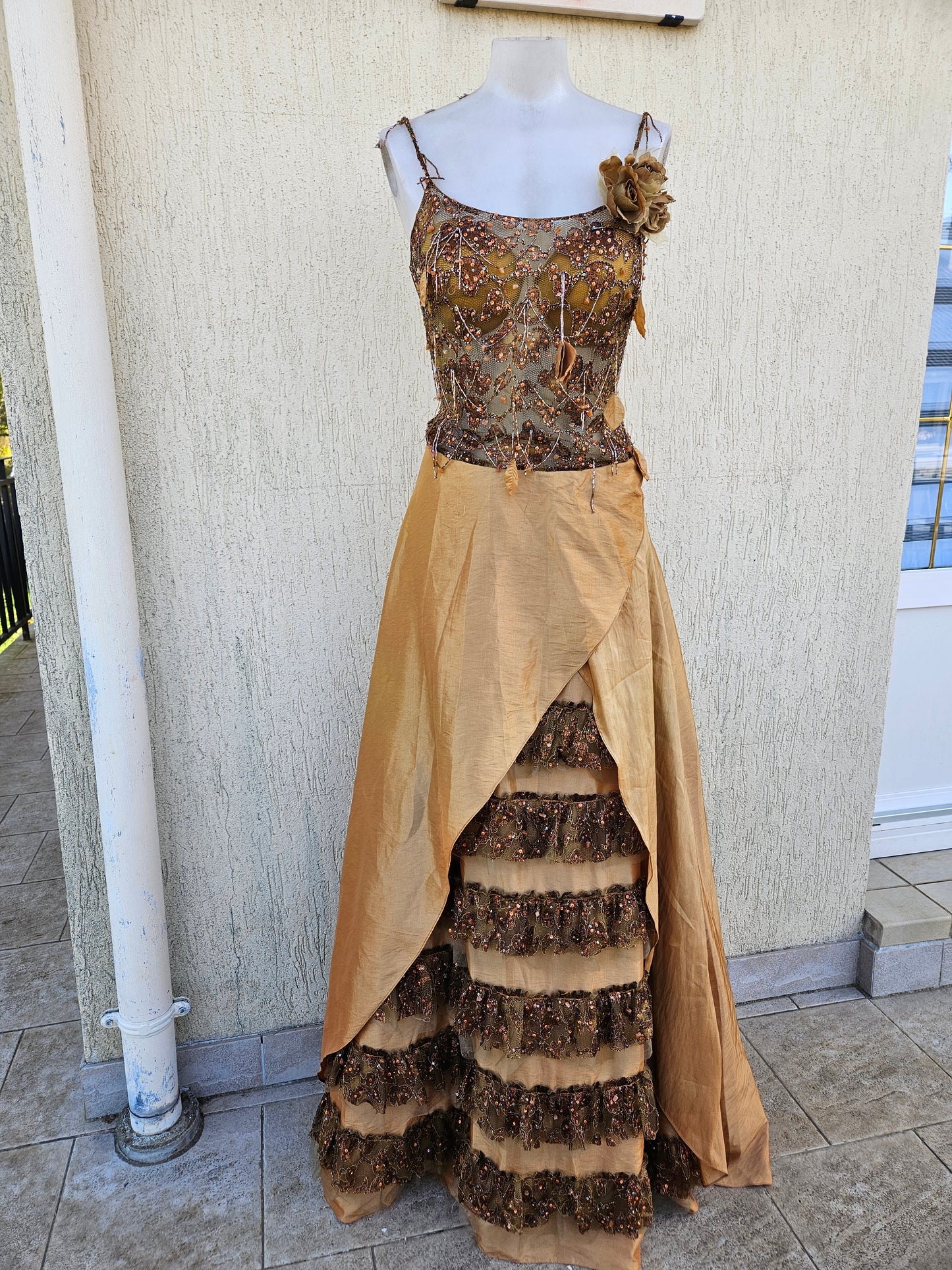 Conjunto de tonos marrones y beiges
