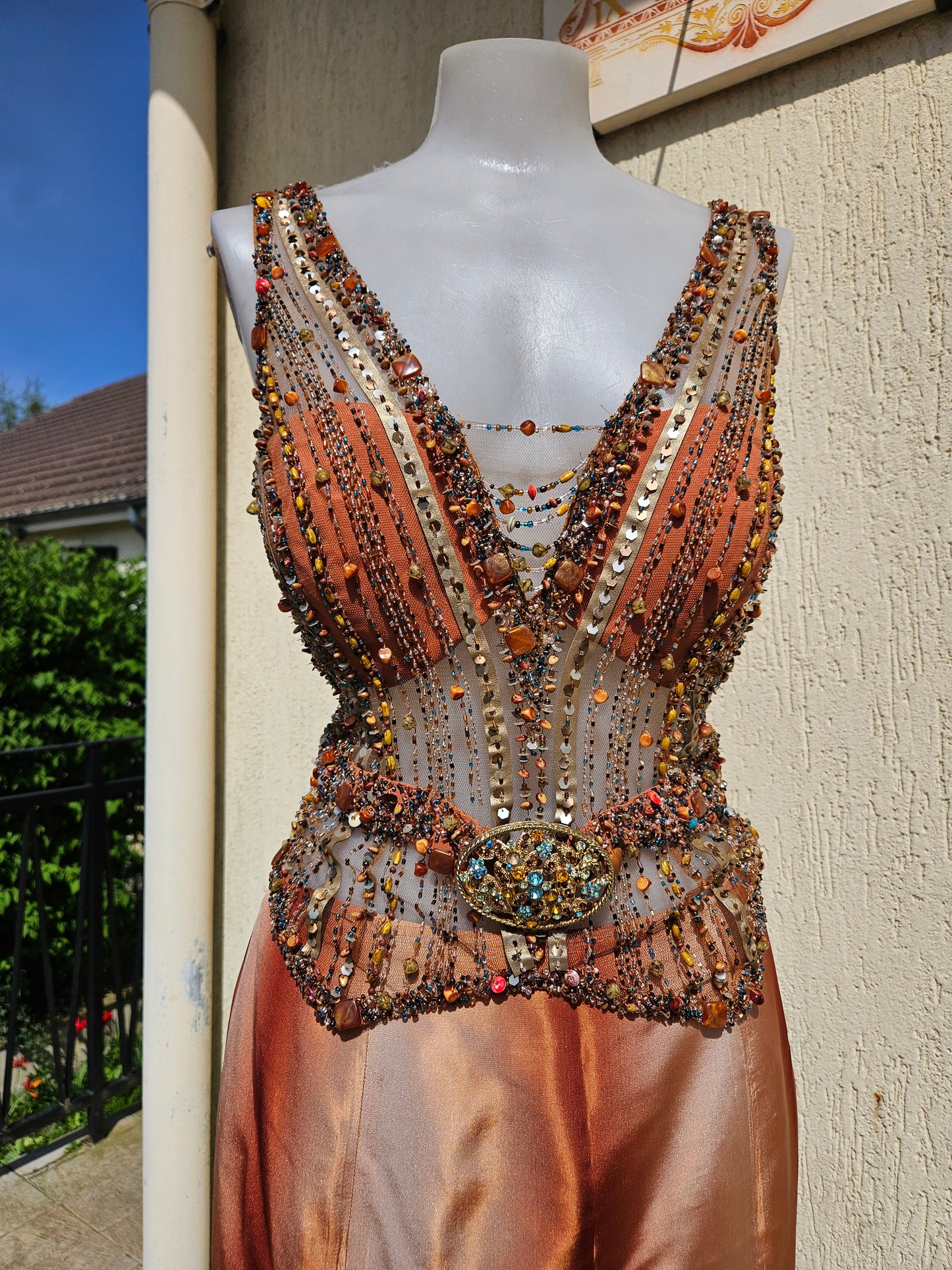 Ensemble orangé brodé