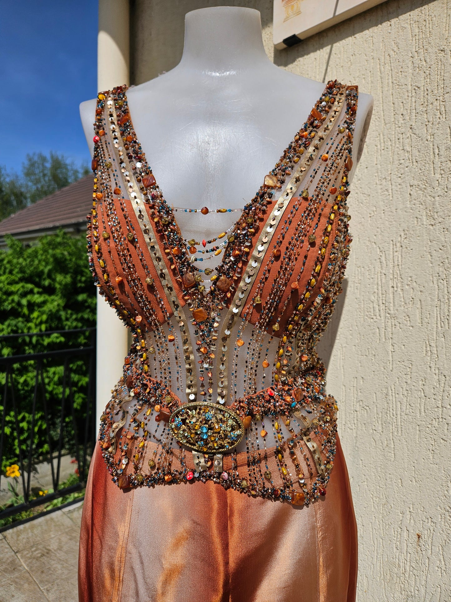 Ensemble orangé brodé