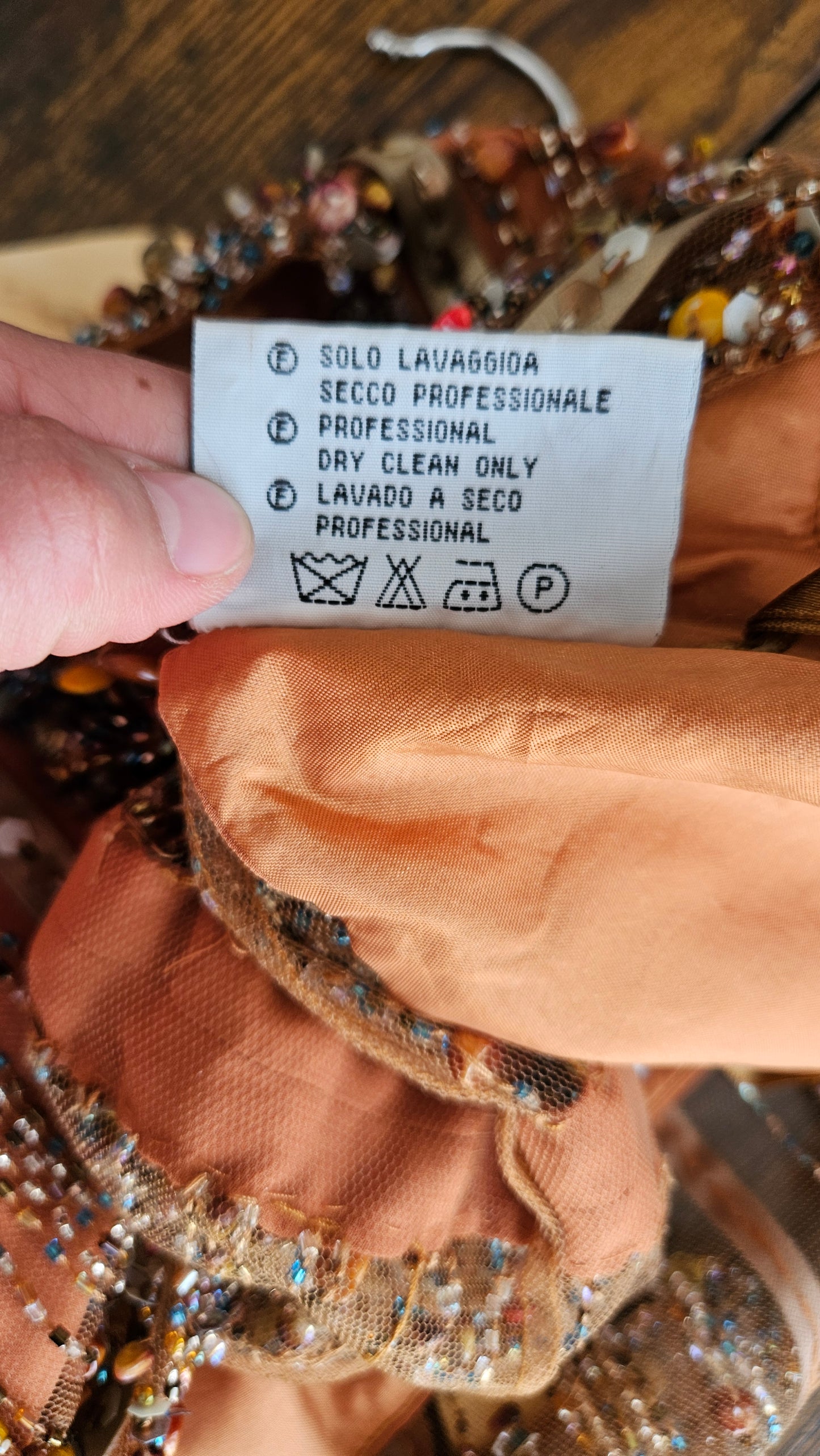 Ensemble orangé brodé