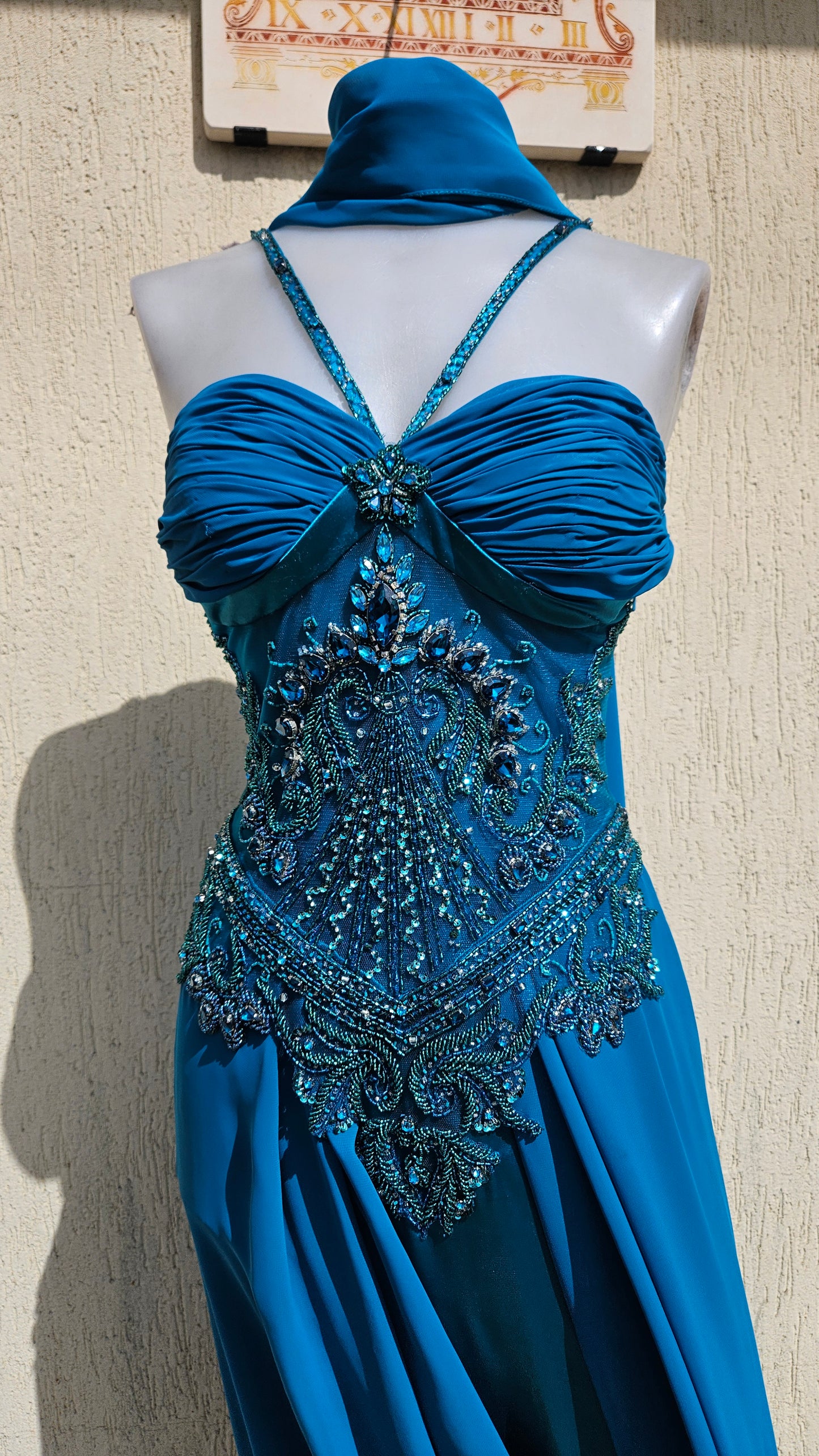 Vestido de noche azul bordado