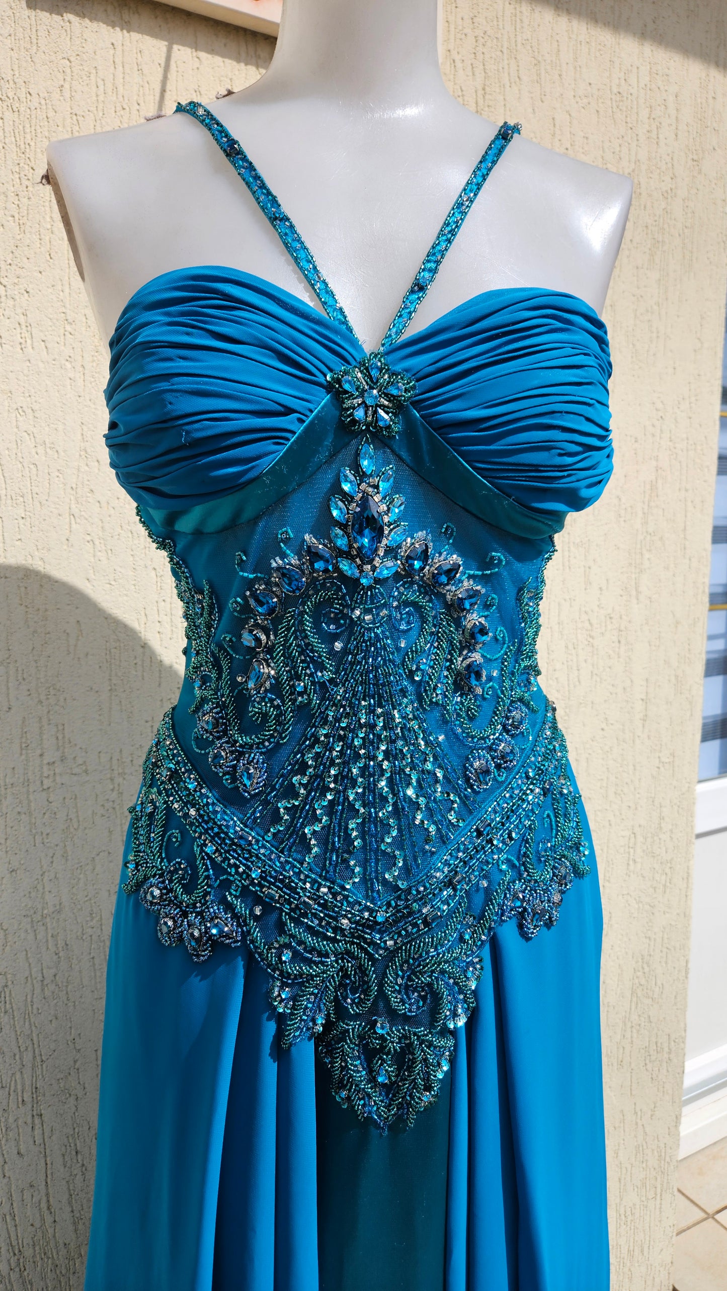 Vestido de noche azul bordado